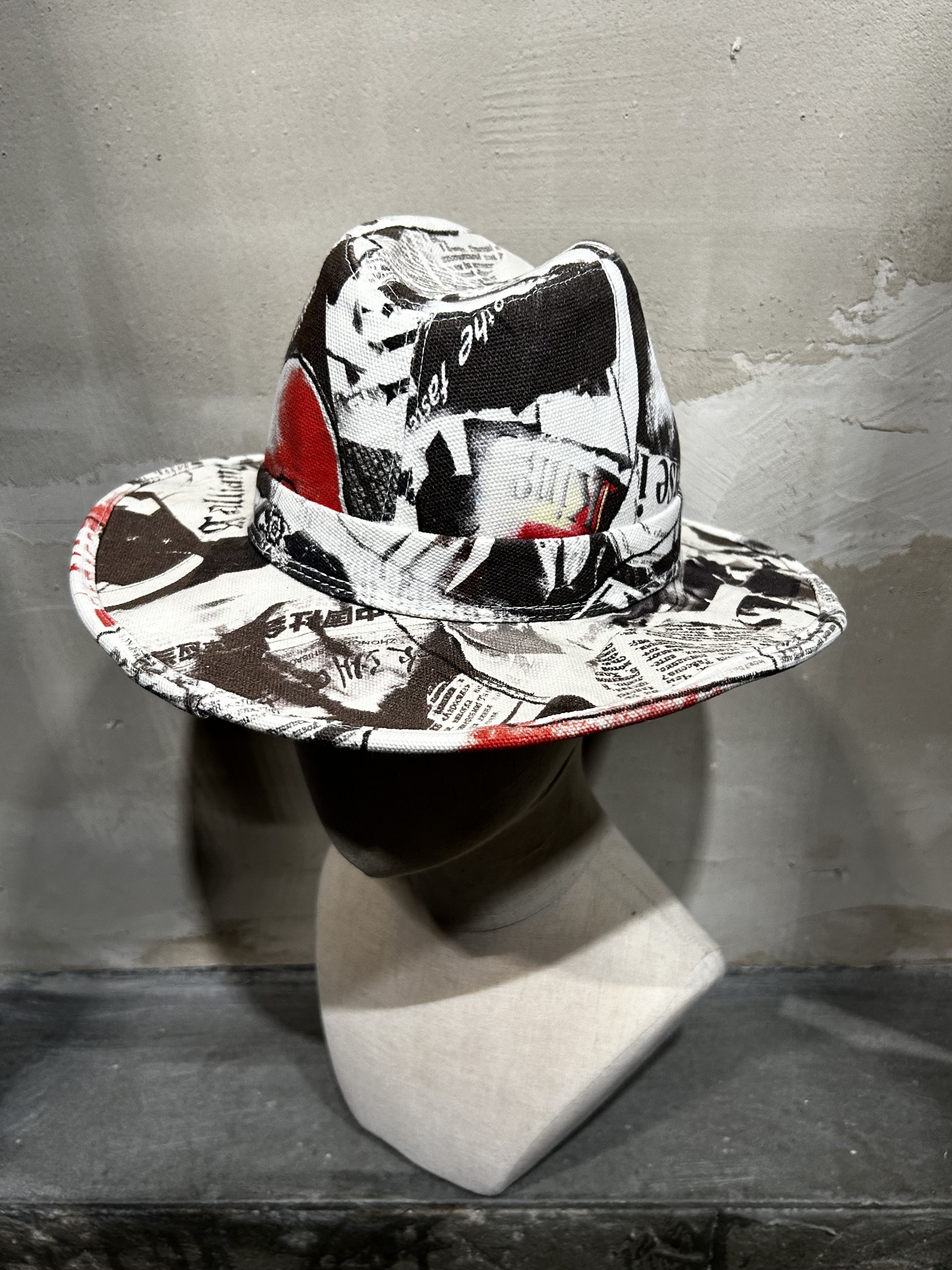 John Galliano John Galliano 00s Newspaper Print Hat Size ONE SIZE - 2 Thumbnail