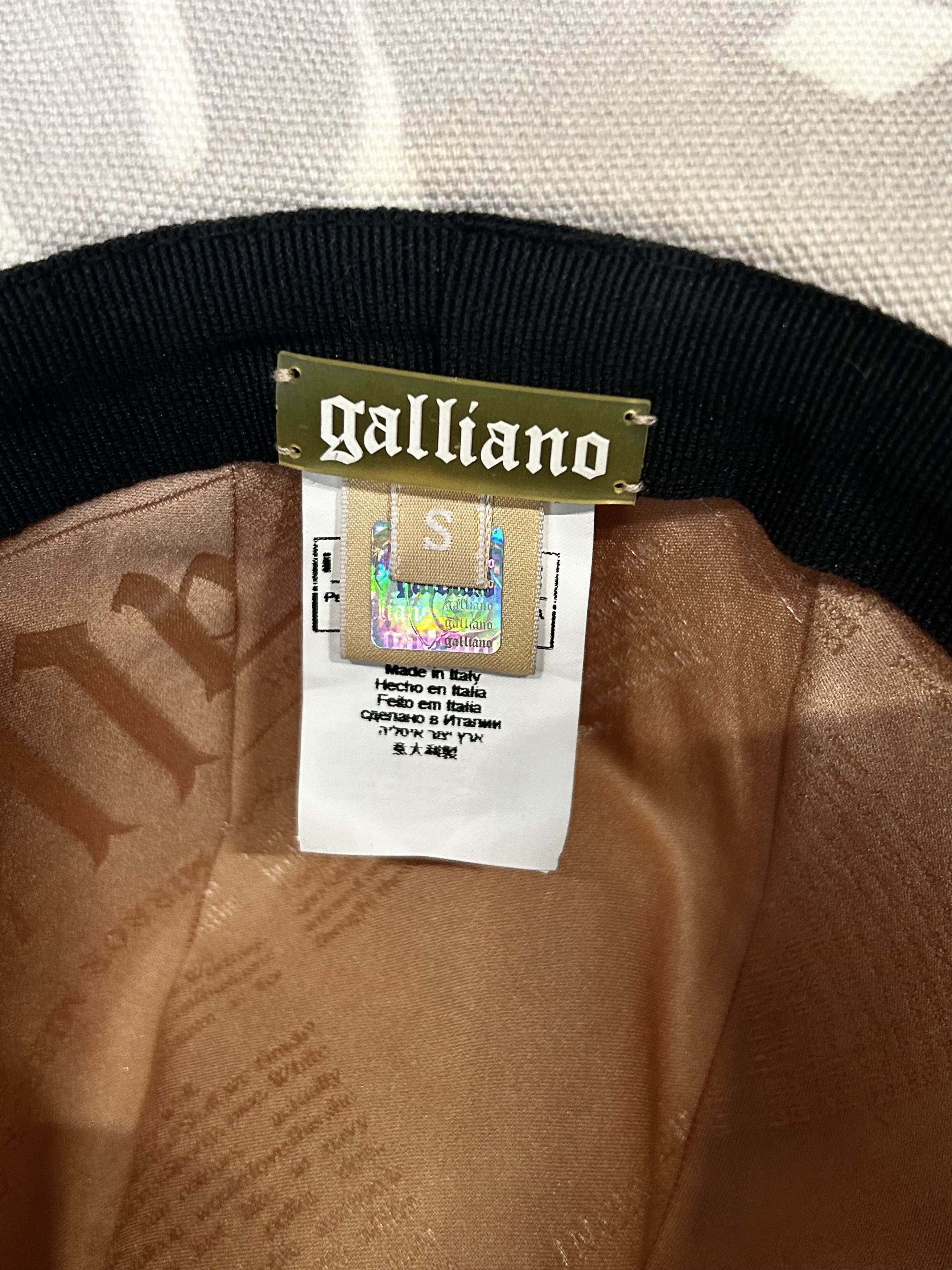 John Galliano John Galliano 00s Newspaper Print Hat Size ONE SIZE - 8 Thumbnail