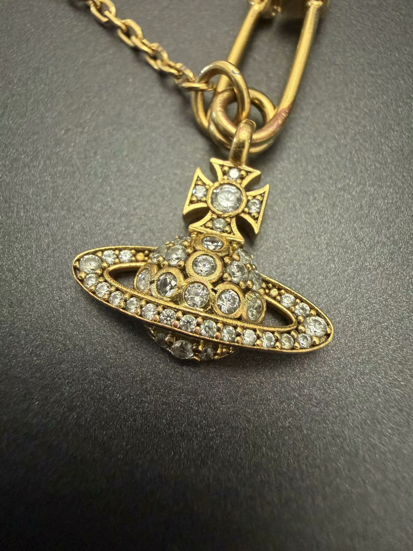Vivienne Westwood Vivienne Westwood Saturn Brooch Necklace Size ONE SIZE - 2 Thumbnail