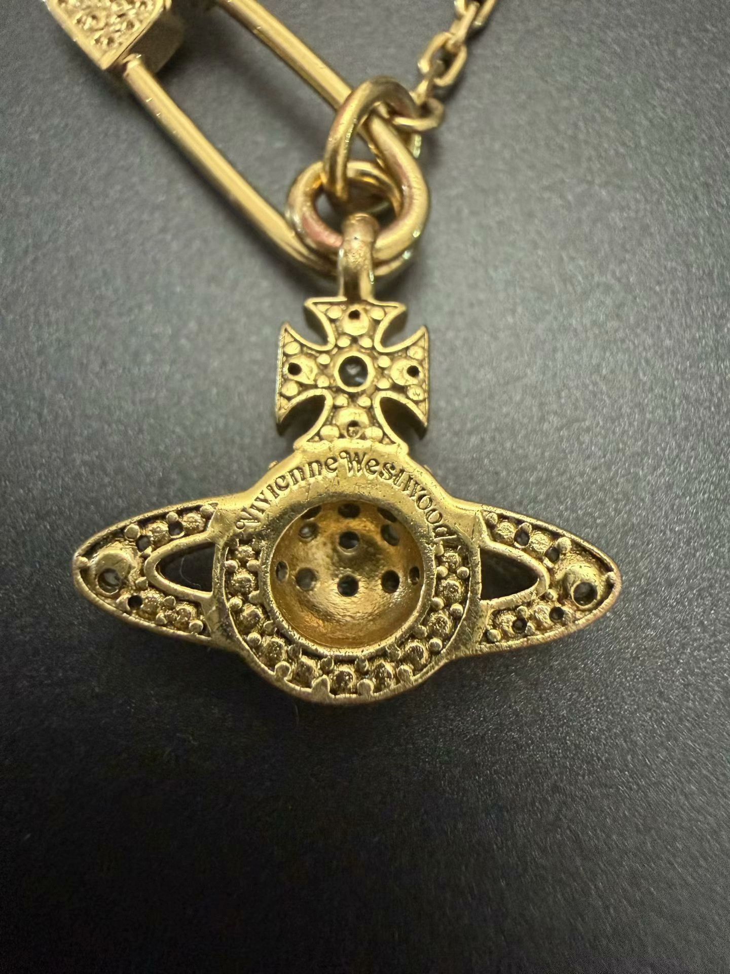 Vivienne Westwood Vivienne Westwood Saturn Brooch Necklace Size ONE SIZE - 4 Thumbnail