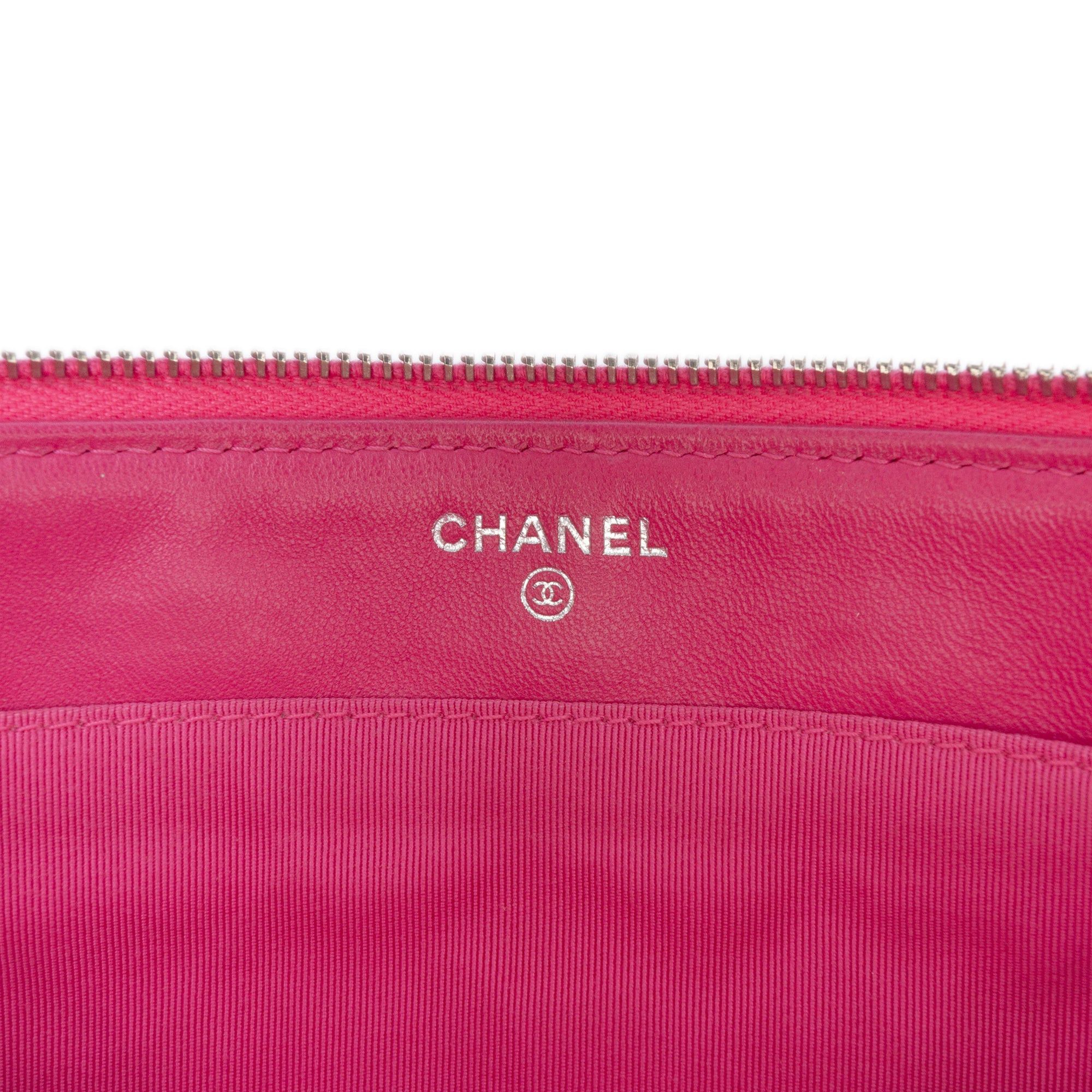 Chanel Quilted Caviar CC Enamel Double Zip Clutch Size ONE SIZE - 6 Thumbnail