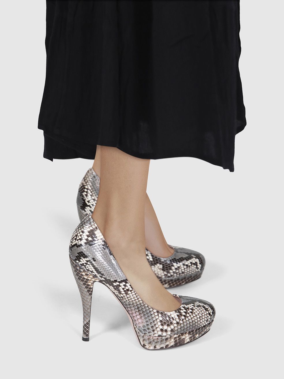 Gucci Grey Snakeskin Platform Pumps Size US 9.5 / IT 39.5 - 2 Thumbnail