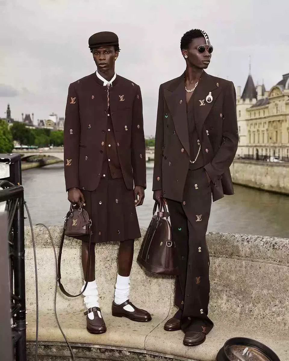 Louis Vuitton Louis Vuitton Portrait Embroidered Runway Suit Size US S / EU 44-46 / 1 - 5 Thumbnail
