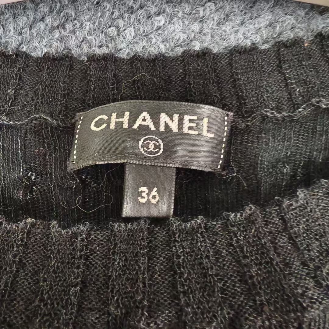 Chanel Chanel Black Gold Coin Button Wool Knit Top Size XS / US 0-2 / IT 36-38 - 3 Thumbnail