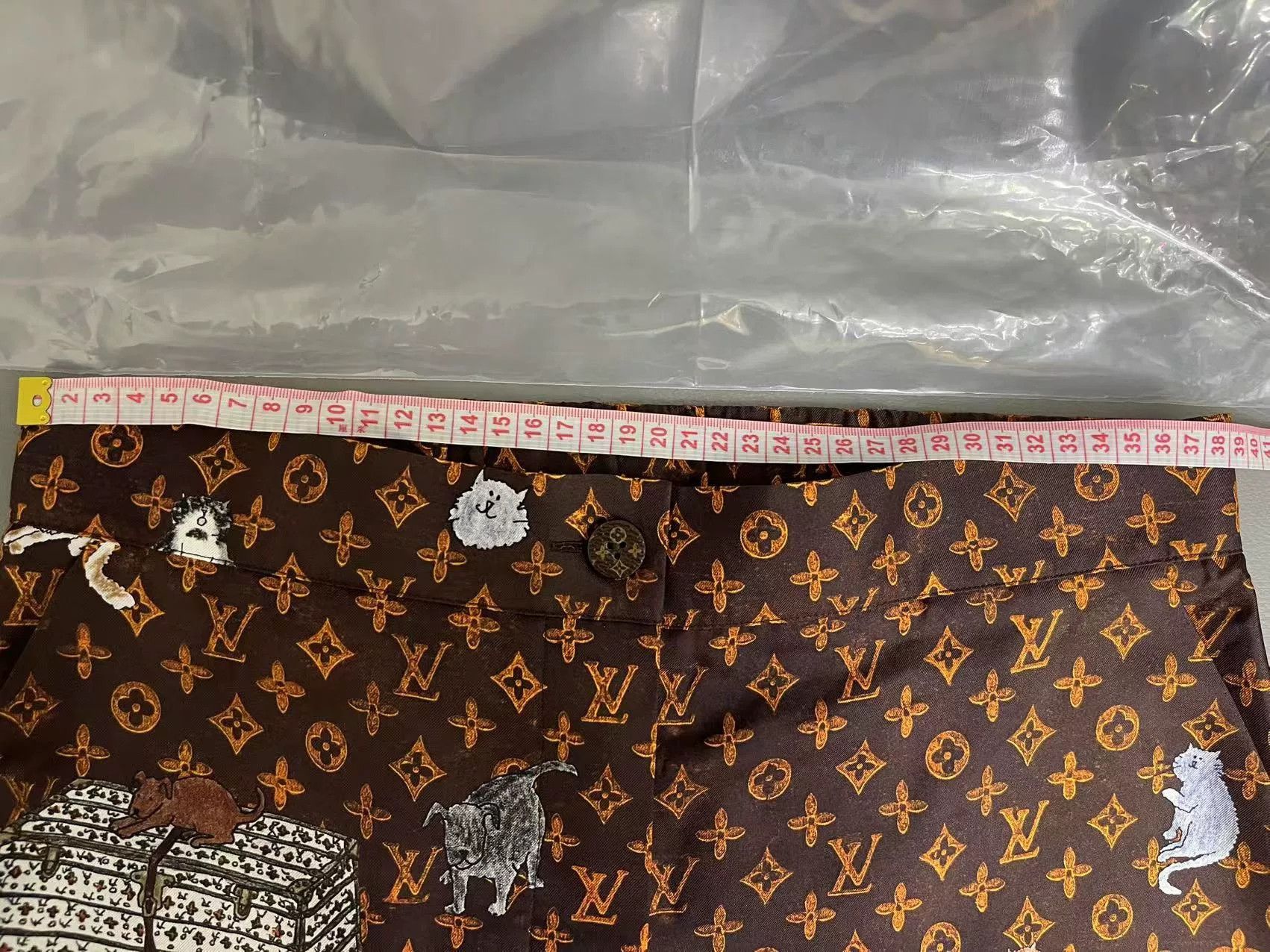 Louis Vuitton Louis Vuitton Monogram Cat Print Silk Shorts Size 38" / US 16 / IT 52 - 4 Thumbnail