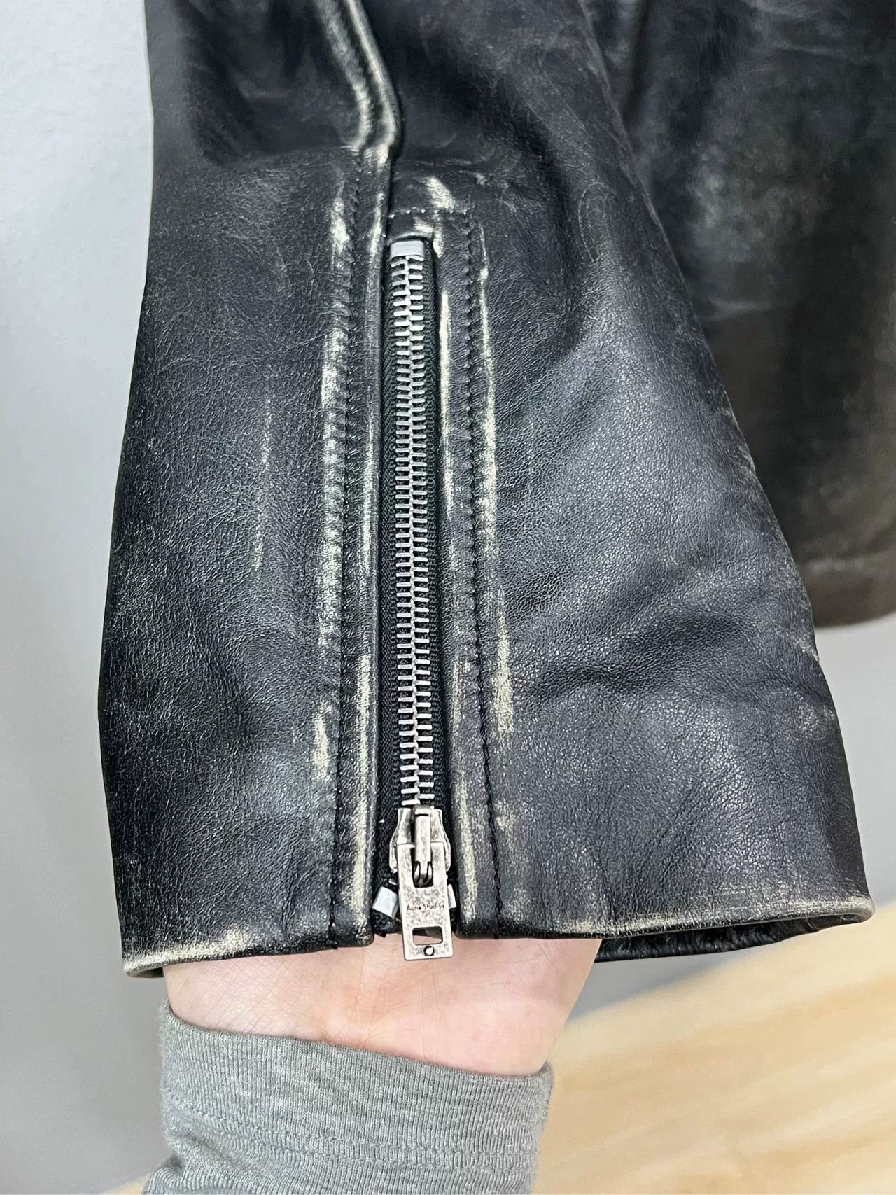 Acne Studios Acne Studios Distressed Leather Jacket hh0847 Size XXS / US 00 / IT 34 - 5 Thumbnail