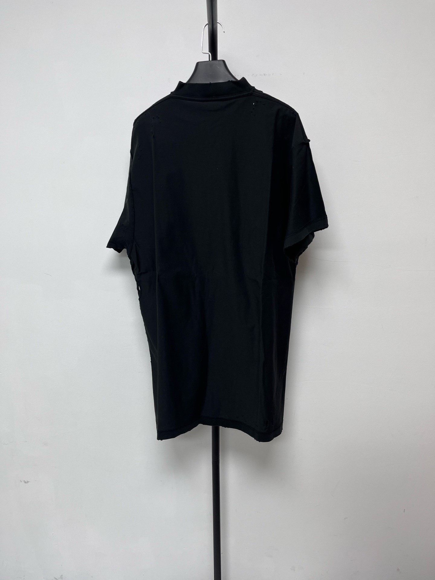 Balenciaga Balenciaga Logo Print Distressed Crewneck T-Shirt Size US S / EU 44-46 / 1 - 2 Thumbnail