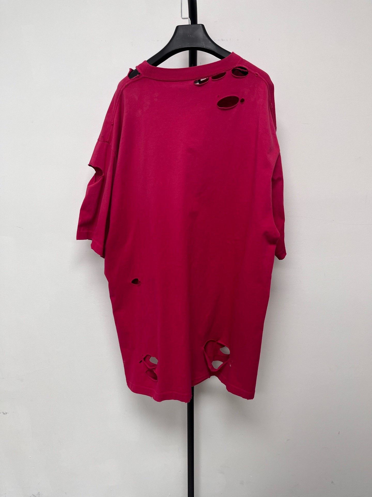 Balenciaga Balenciaga Men's Red Distressed Logo T-shirt Size US S / EU 44-46 / 1 - 2 Thumbnail