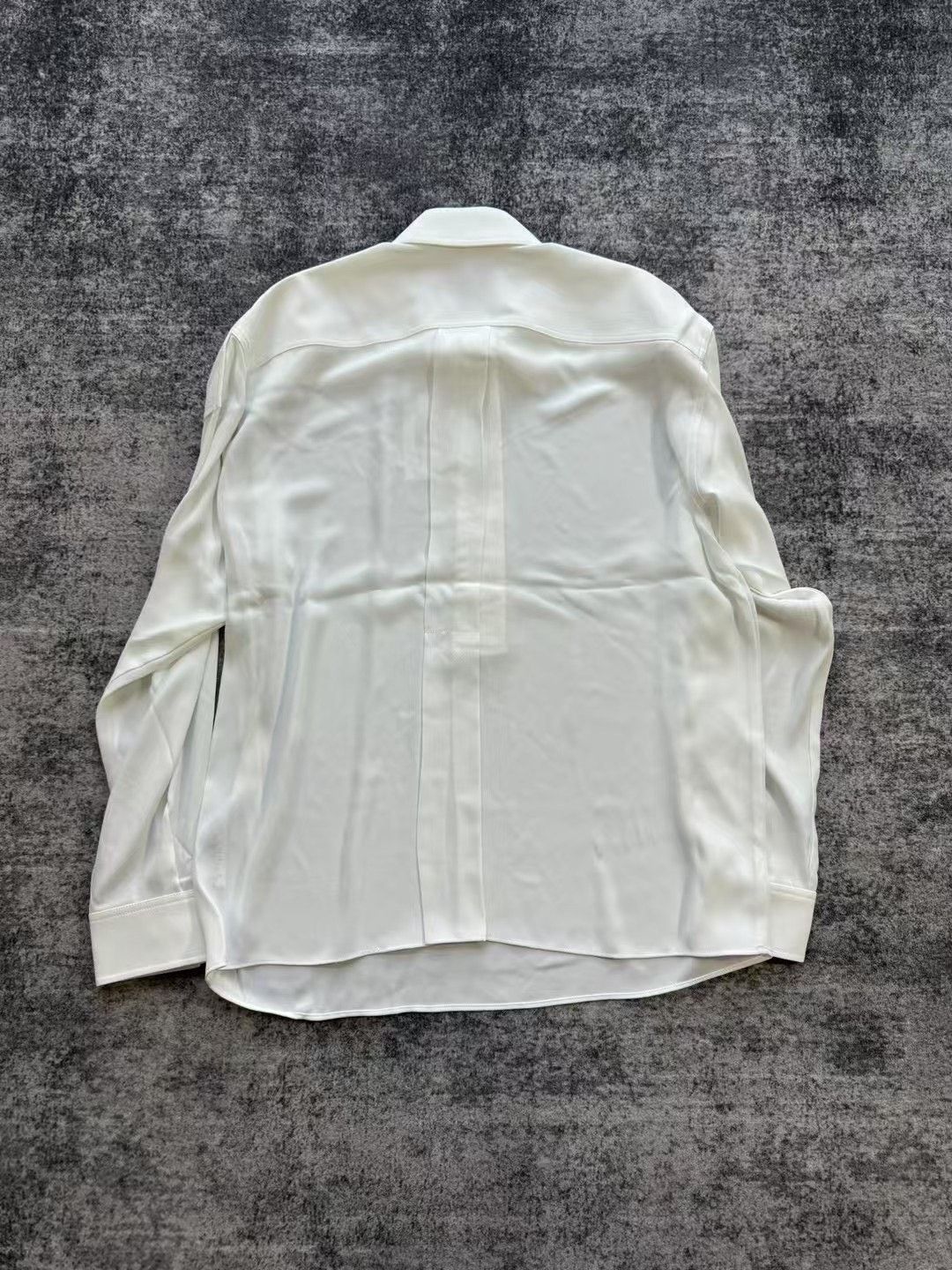 Louis Vuitton Louis Vuitton White Gold Button Utility Shirt Size XS / US 0-2 / IT 36-38 - 2 Thumbnail