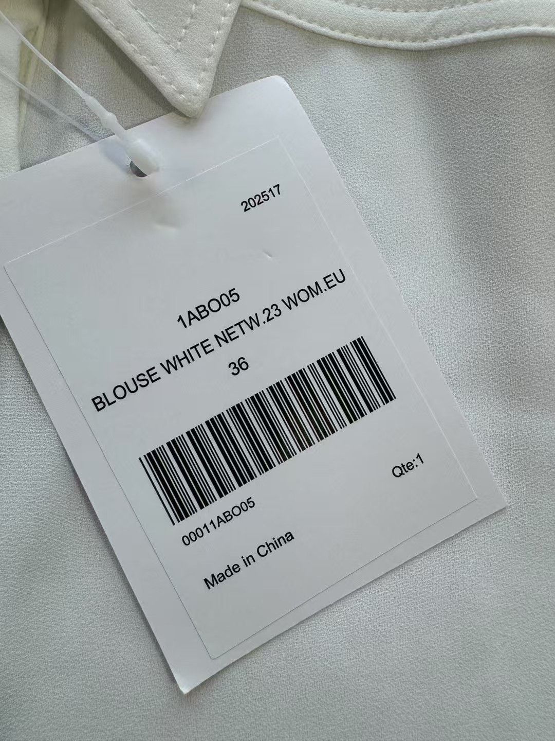 Louis Vuitton Louis Vuitton White Gold Button Utility Shirt Size XS / US 0-2 / IT 36-38 - 3 Thumbnail