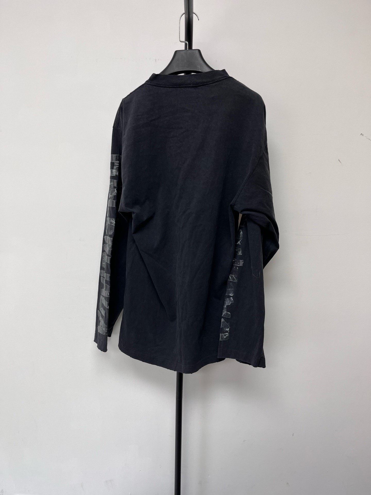 Balenciaga Balenciaga Asymmetric Hem Knit Long-Sleeve T-Shirt Size US S / EU 44-46 / 1 - 2 Thumbnail