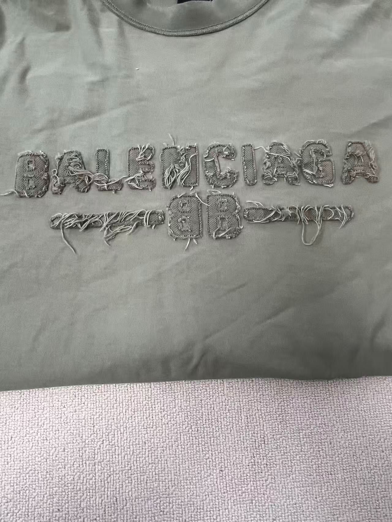 Balenciaga Balenciaga Men's Solid Retro Crewneck T-Shirt Size US S / EU 44-46 / 1 - 3 Thumbnail