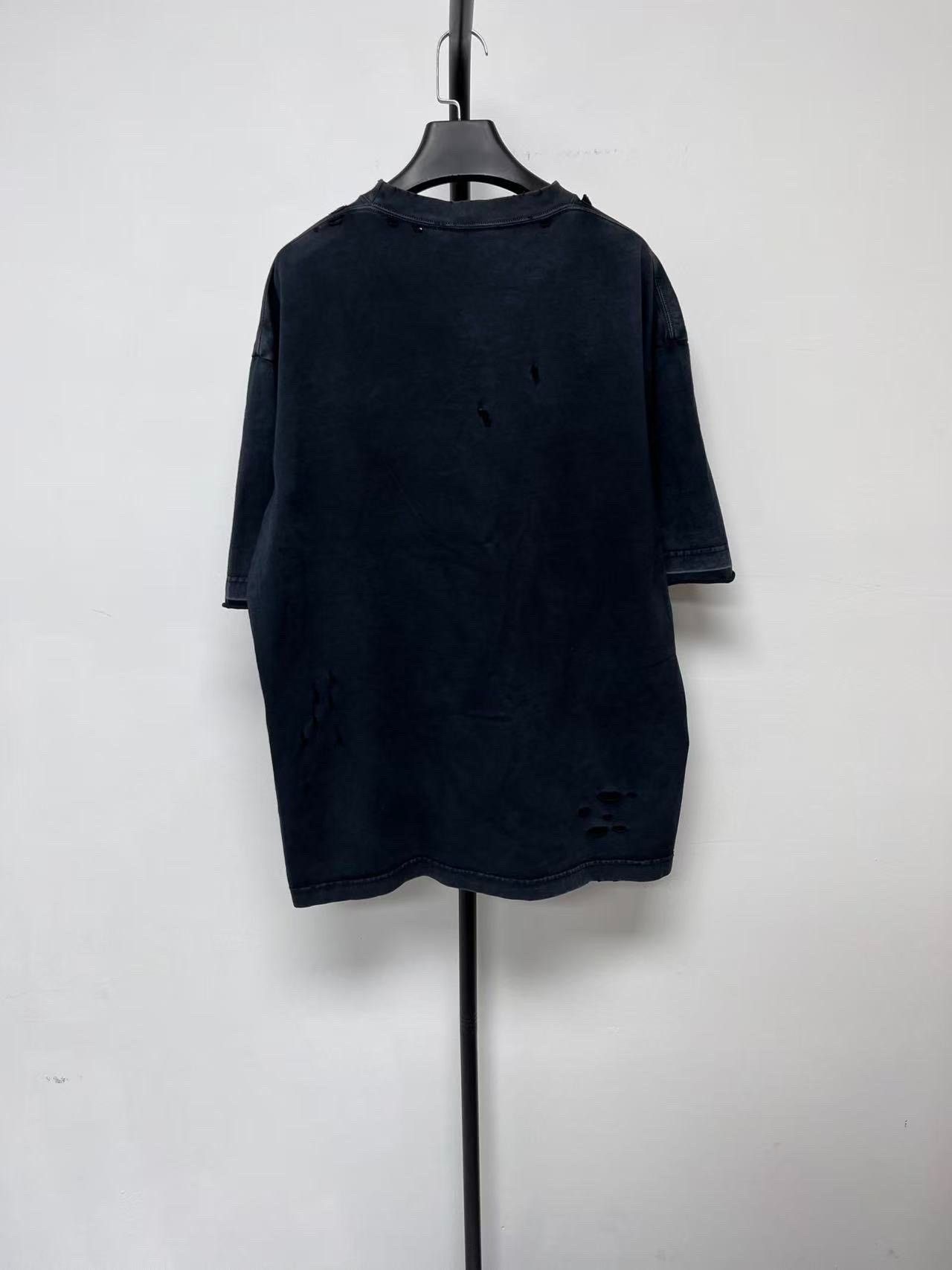 Balenciaga Balenciaga BB Logo Distressed Oversized Crewneck T-Shirt Size US M / EU 48-50 / 2 - 2 Thumbnail