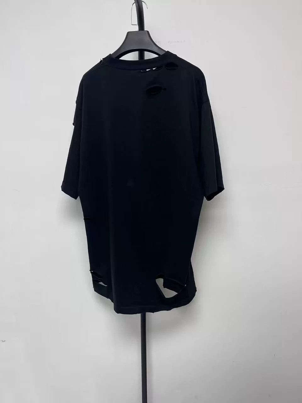 Balenciaga Balenciaga Caps Letter Print Hole Crewneck T-shirt Size US XS / EU 42 / 0 - 2 Thumbnail