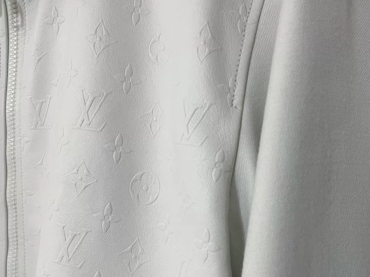 Louis Vuitton Louis Vuitton White Embossed Monogram Leather Jacket Size US S / EU 44-46 / 1 - 2 Thumbnail