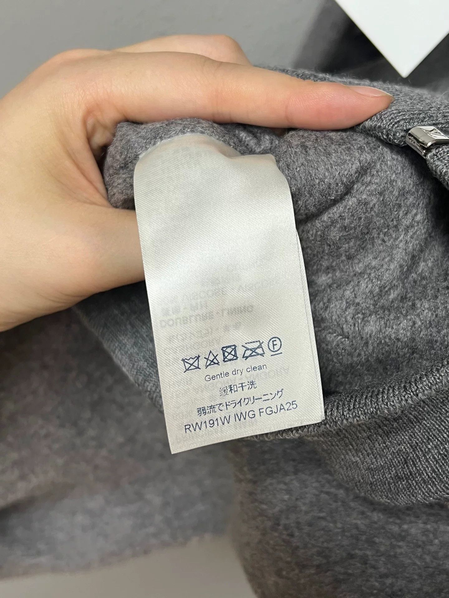 Louis Vuitton Louis Vuitton Rabbit Fur Zip Hoodie Size XXS / US 00 / IT 34 - 5 Thumbnail