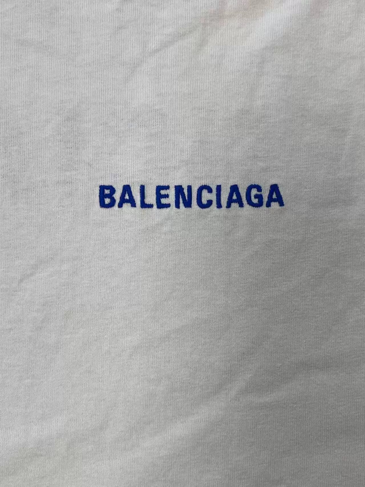 Balenciaga Balenciaga Distressed Embroidered Crewneck T-shirt Size US M / EU 48-50 / 2 - 3 Thumbnail