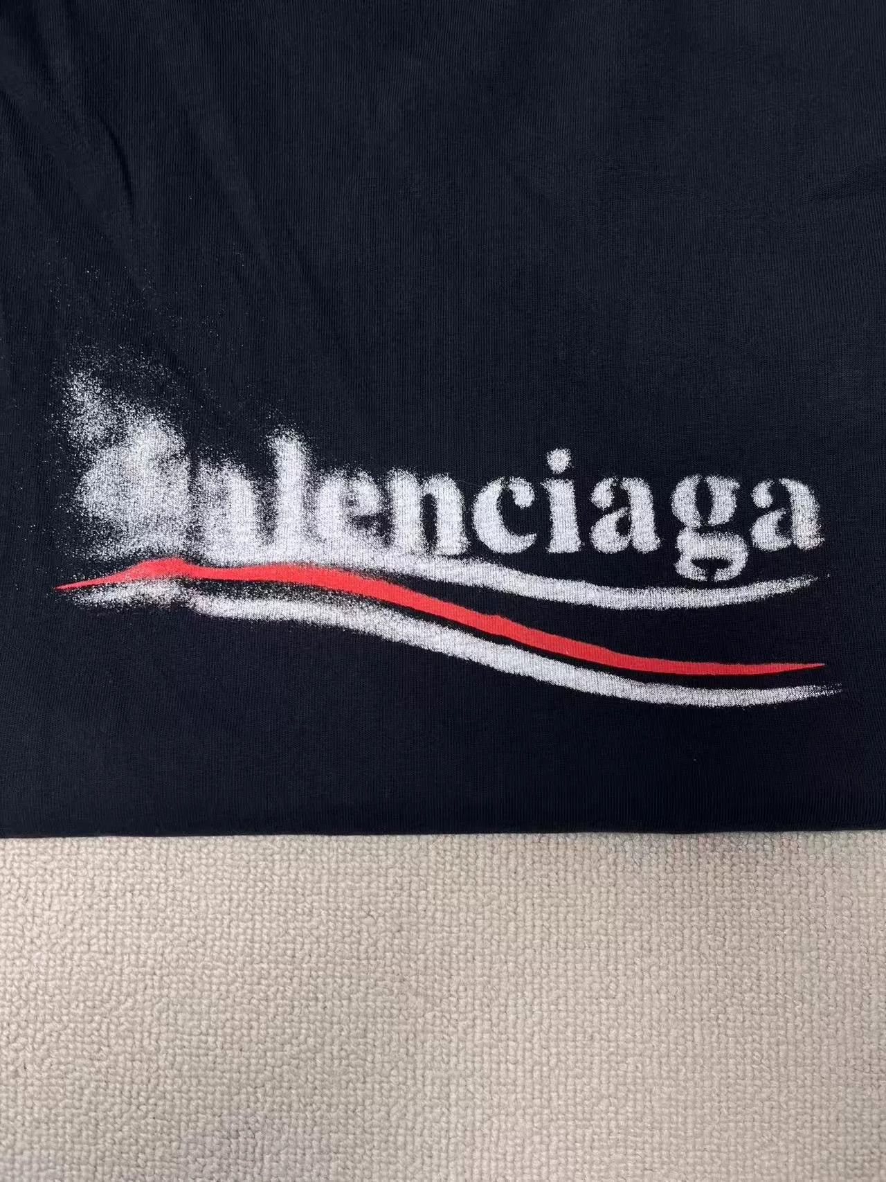 Balenciaga Balenciaga Logo Print Crewneck Short-Sleeve T-Shirt Size US S / EU 44-46 / 1 - 3 Thumbnail