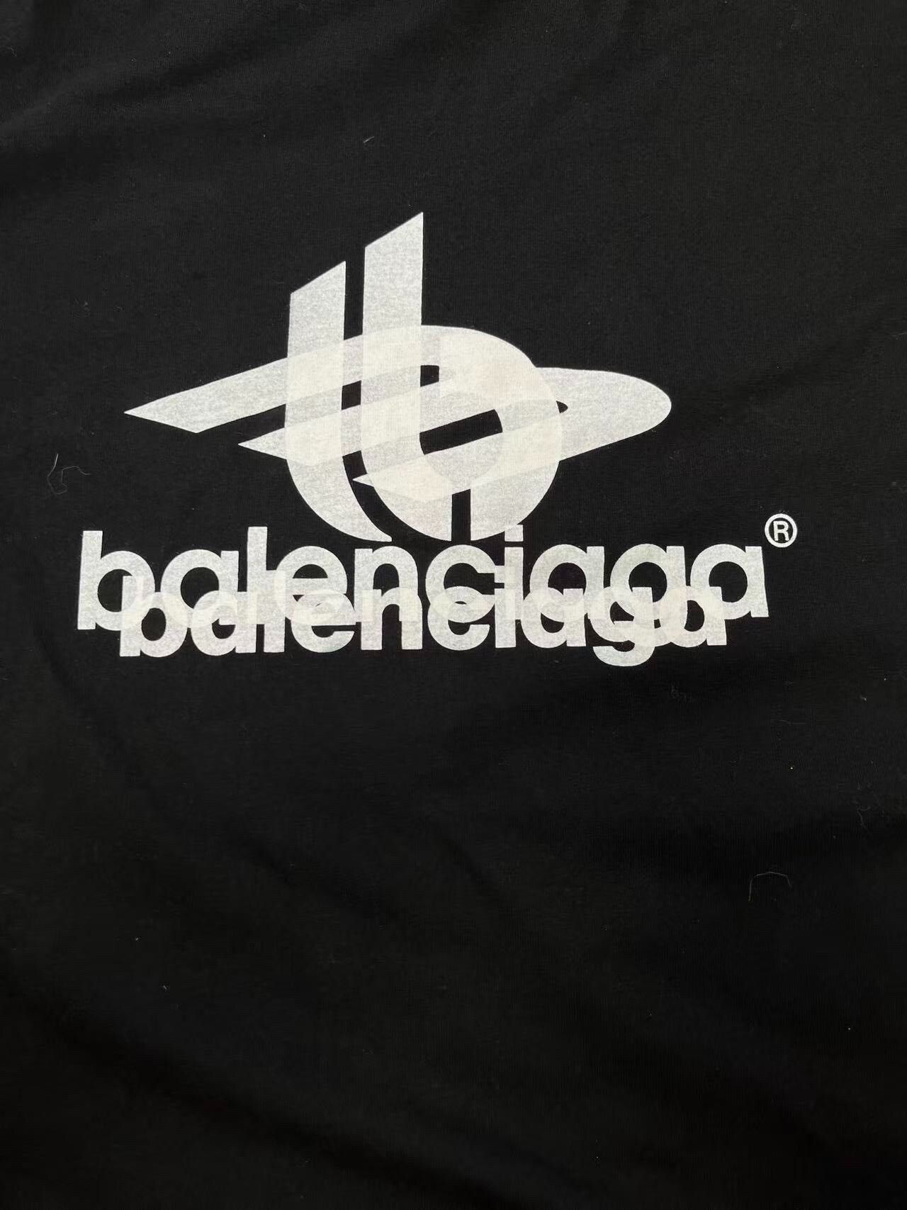 Balenciaga Balenciaga Logo Print Oversized Unisex T-Shirt Size US M / EU 48-50 / 2 - 3 Thumbnail