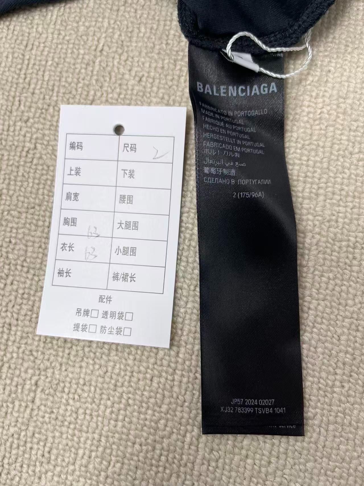 Balenciaga Balenciaga Faded Crew Neck Printed T-Shirt Women Size M / US 6-8 / IT 42-44 - 4 Thumbnail