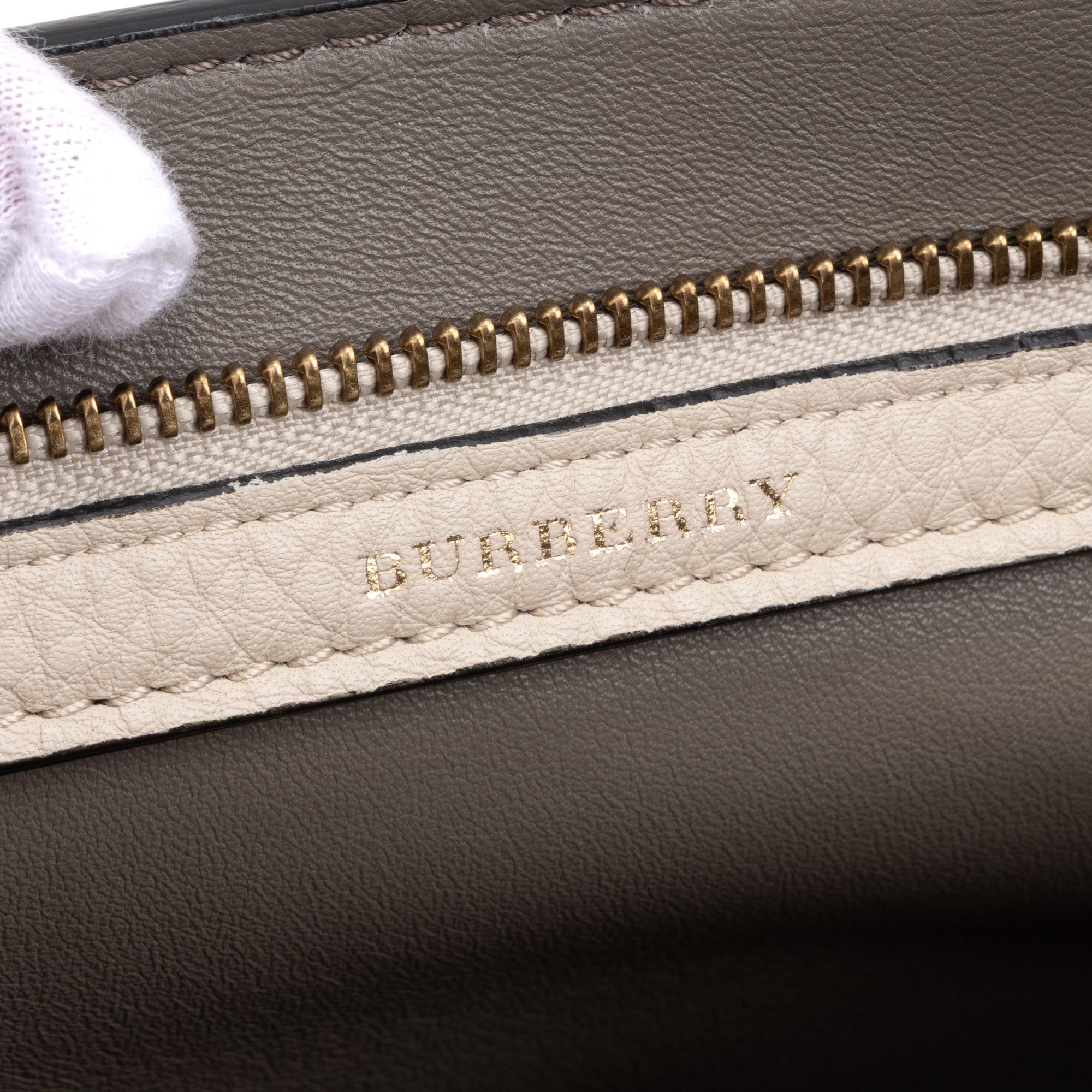 Burberry Large Bicolor Zip Clutch Size ONE SIZE - 10 Thumbnail