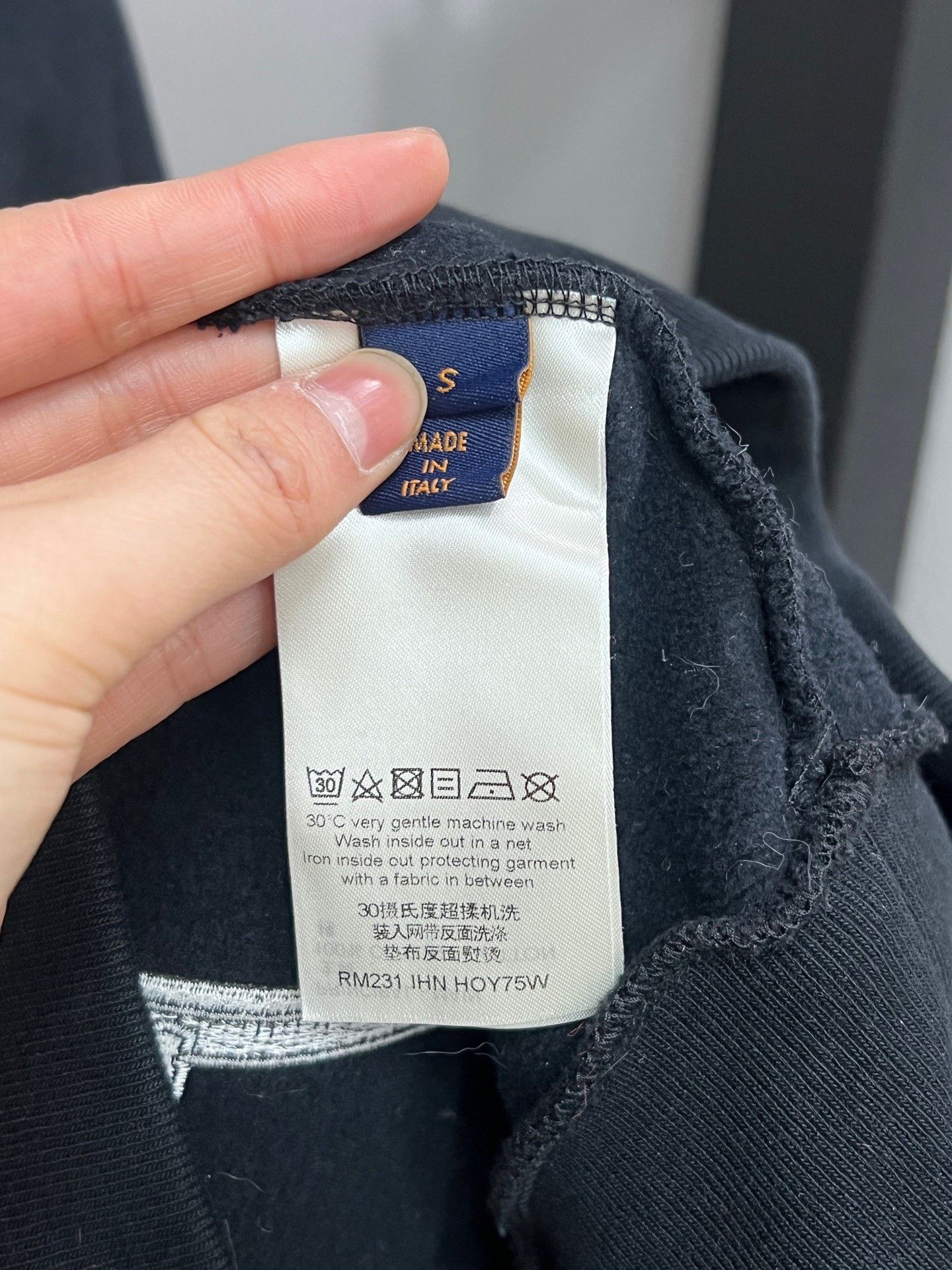 Louis Vuitton Louis Vuitton LV Black Embroidered Utility Hoodie Size US S / EU 44-46 / 1 - 3 Thumbnail
