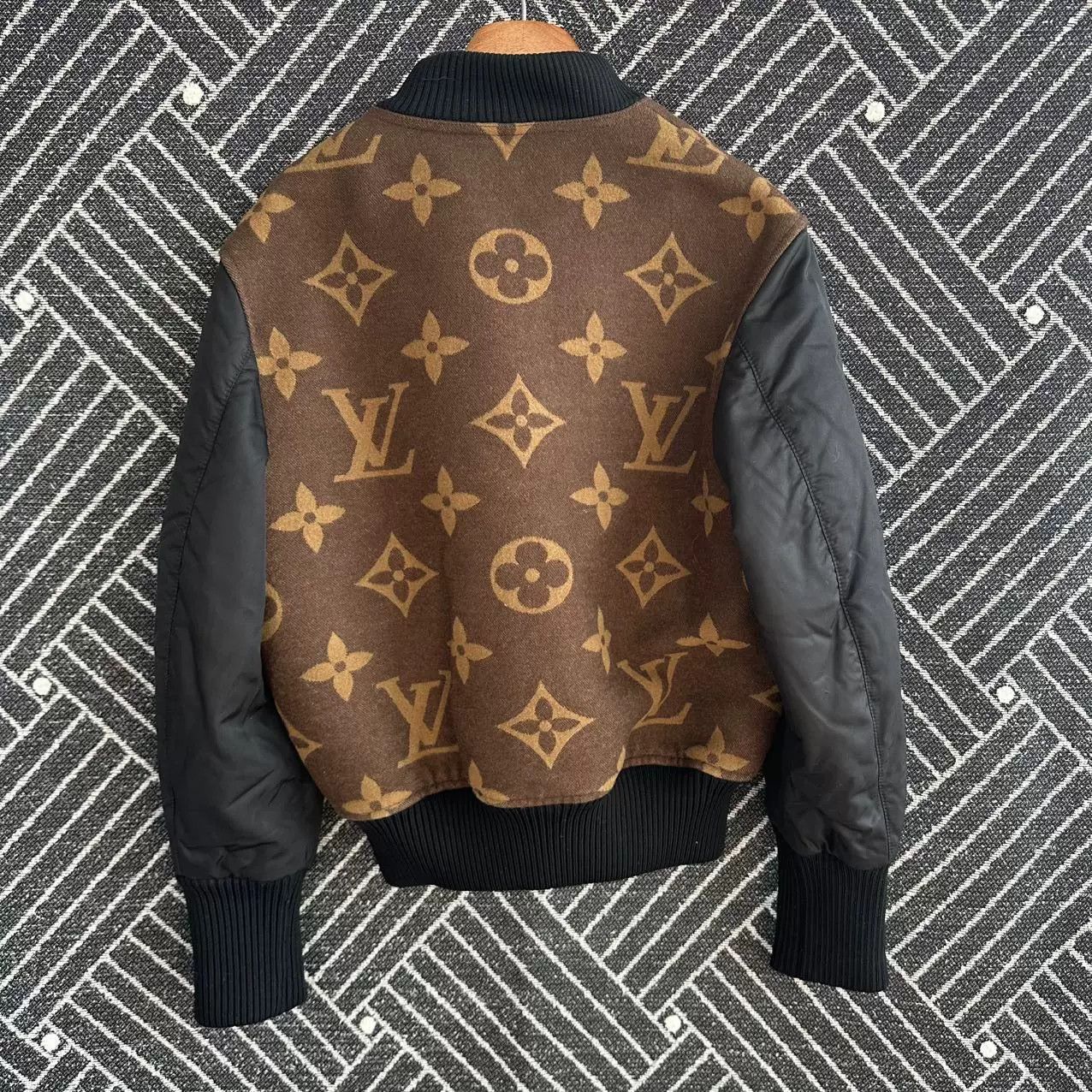 Louis Vuitton Louis Vuitton Big Logo Colorblock Wool Leather Bomber Jacket Size XXS / US 00 / IT 34 - 2 Thumbnail