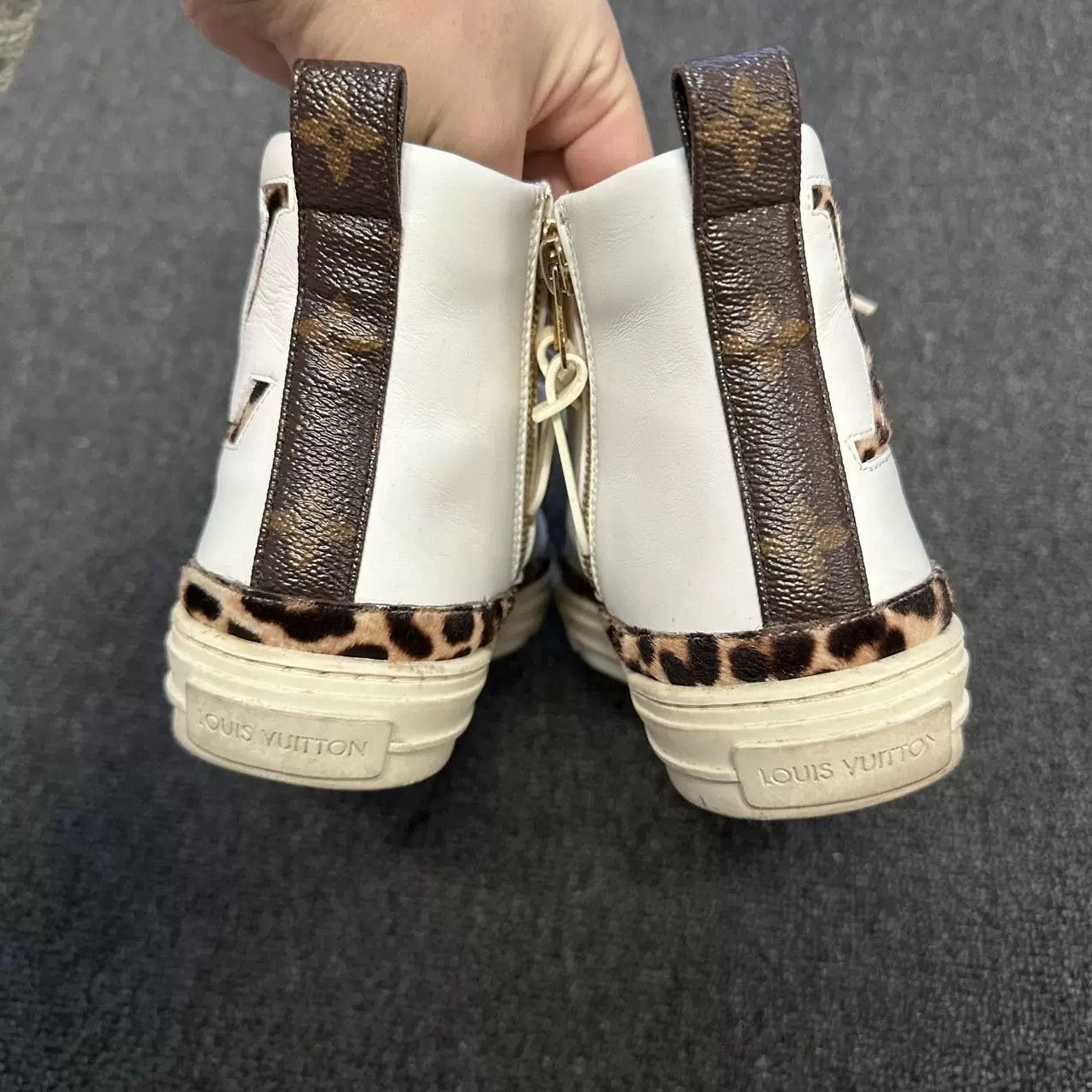 Louis Vuitton Louis Vuitton White Leopard Print Sneakers Size US 5.5 / IT 35.5 - 3 Thumbnail