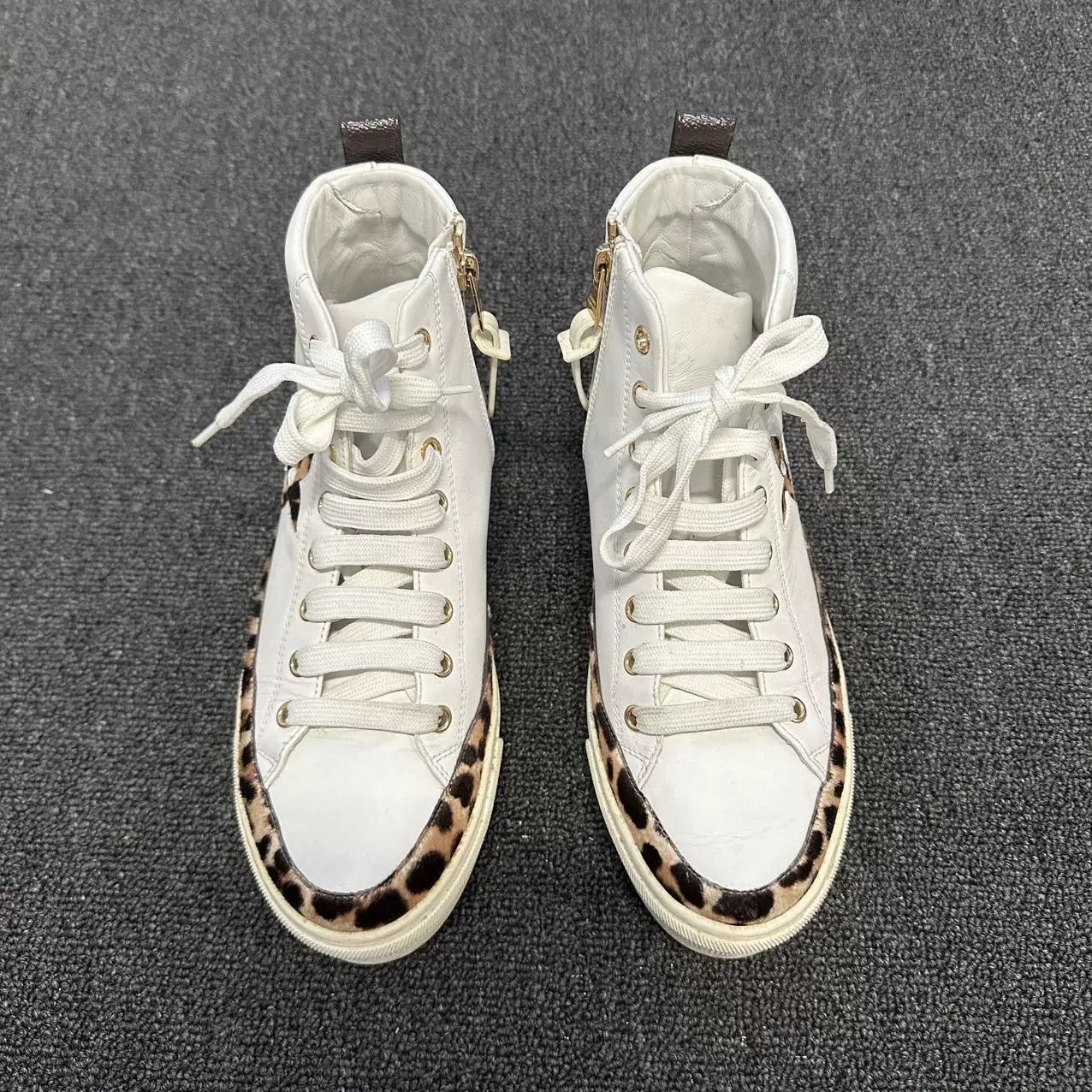 Louis Vuitton Louis Vuitton White Leopard Print Sneakers Size US 5.5 / IT 35.5 - 2 Thumbnail