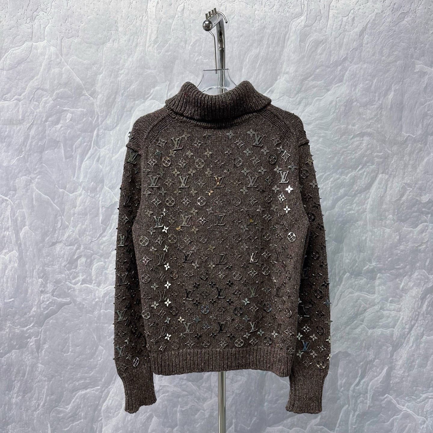 Louis Vuitton Louis Vuitton LV Metal Logo Turtleneck Sweater Size US M / EU 48-50 / 2 - 4 Thumbnail