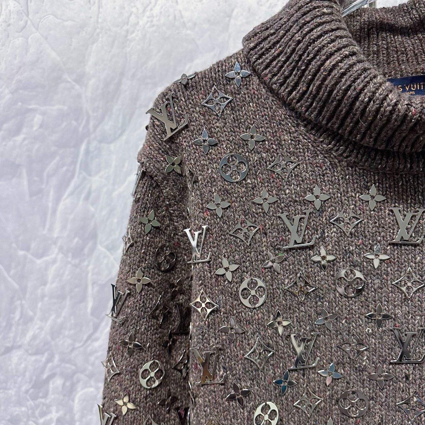 Louis Vuitton Louis Vuitton LV Metal Logo Turtleneck Sweater Size US M / EU 48-50 / 2 - 3 Thumbnail