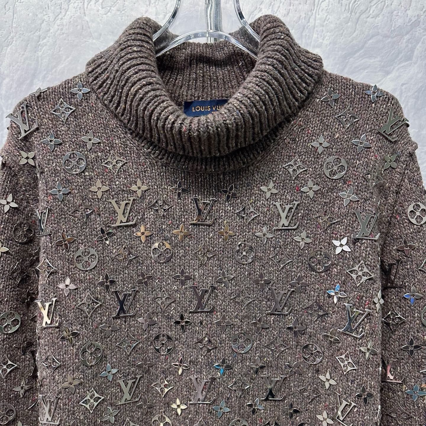 Louis Vuitton Louis Vuitton LV Metal Logo Turtleneck Sweater Size US M / EU 48-50 / 2 - 2 Thumbnail