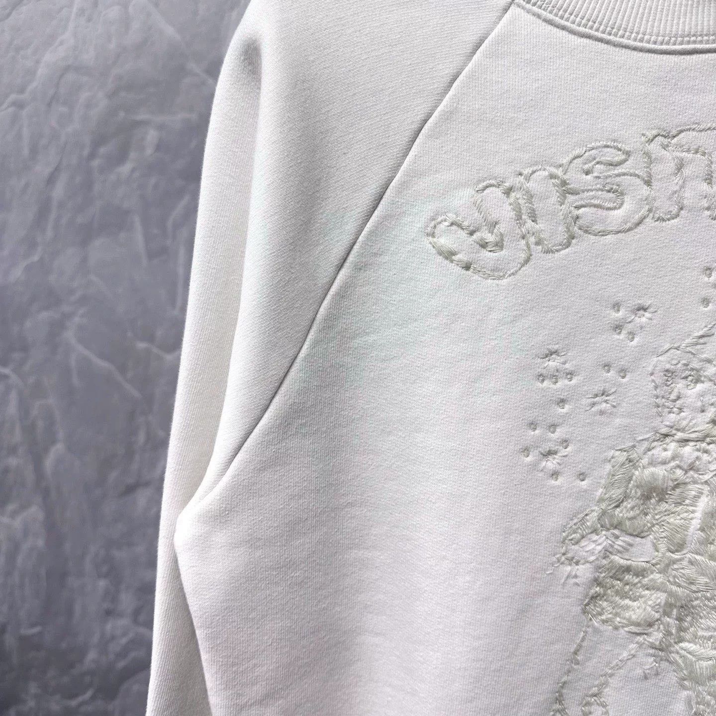 Louis Vuitton Louis Vuitton Wizard of Oz Embroidered Sweatshirt Size XS / US 0-2 / IT 36-38 - 3 Thumbnail