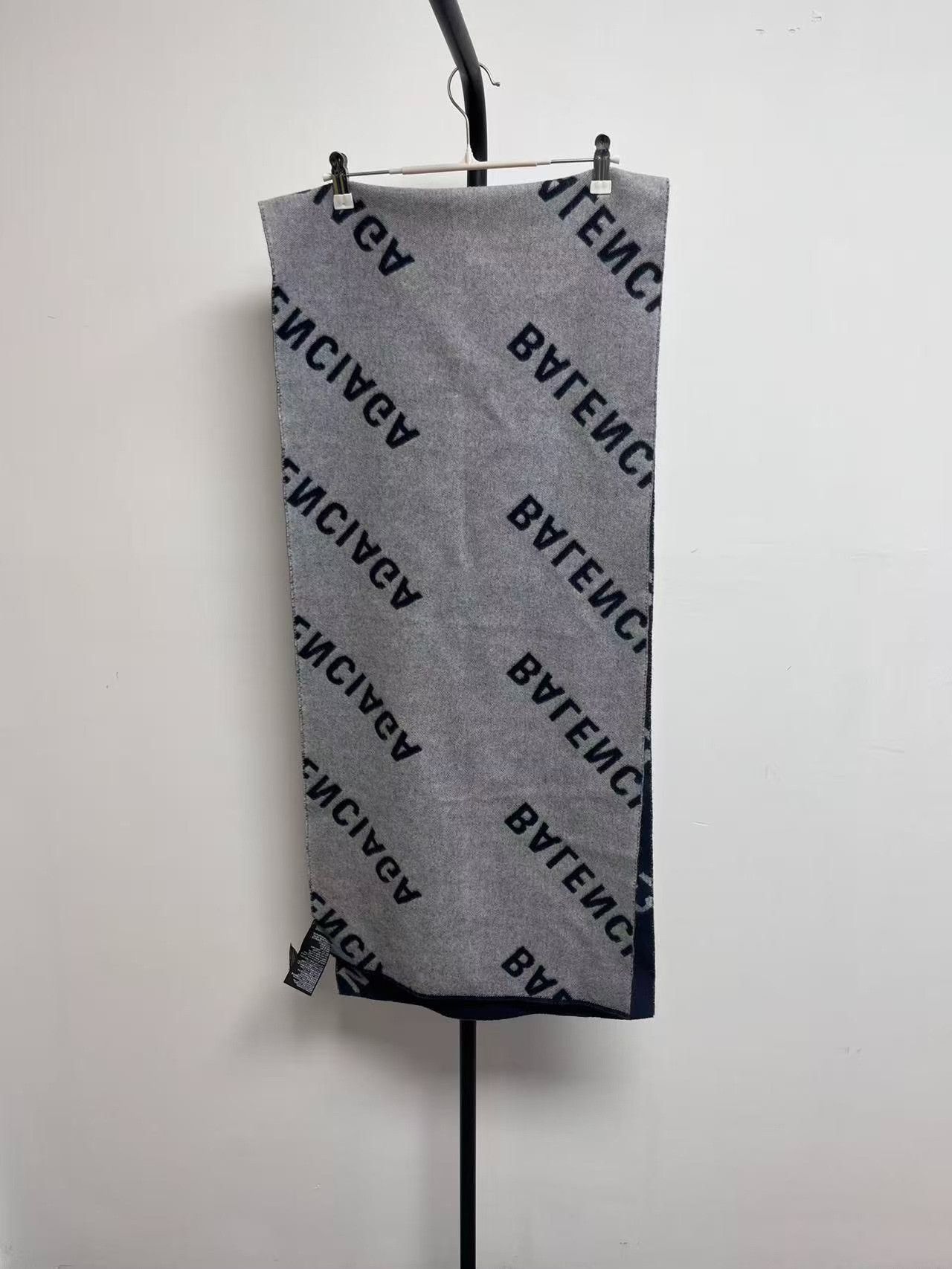 Balenciaga Balenciaga Allover Logo Scarf Size ONE SIZE - 4 Thumbnail