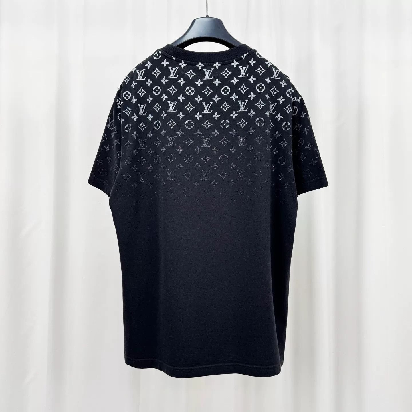 Louis Vuitton Louis Vuitton New Gradient Monogram T-shirt Size US L / EU 52-54 / 3 - 2 Thumbnail
