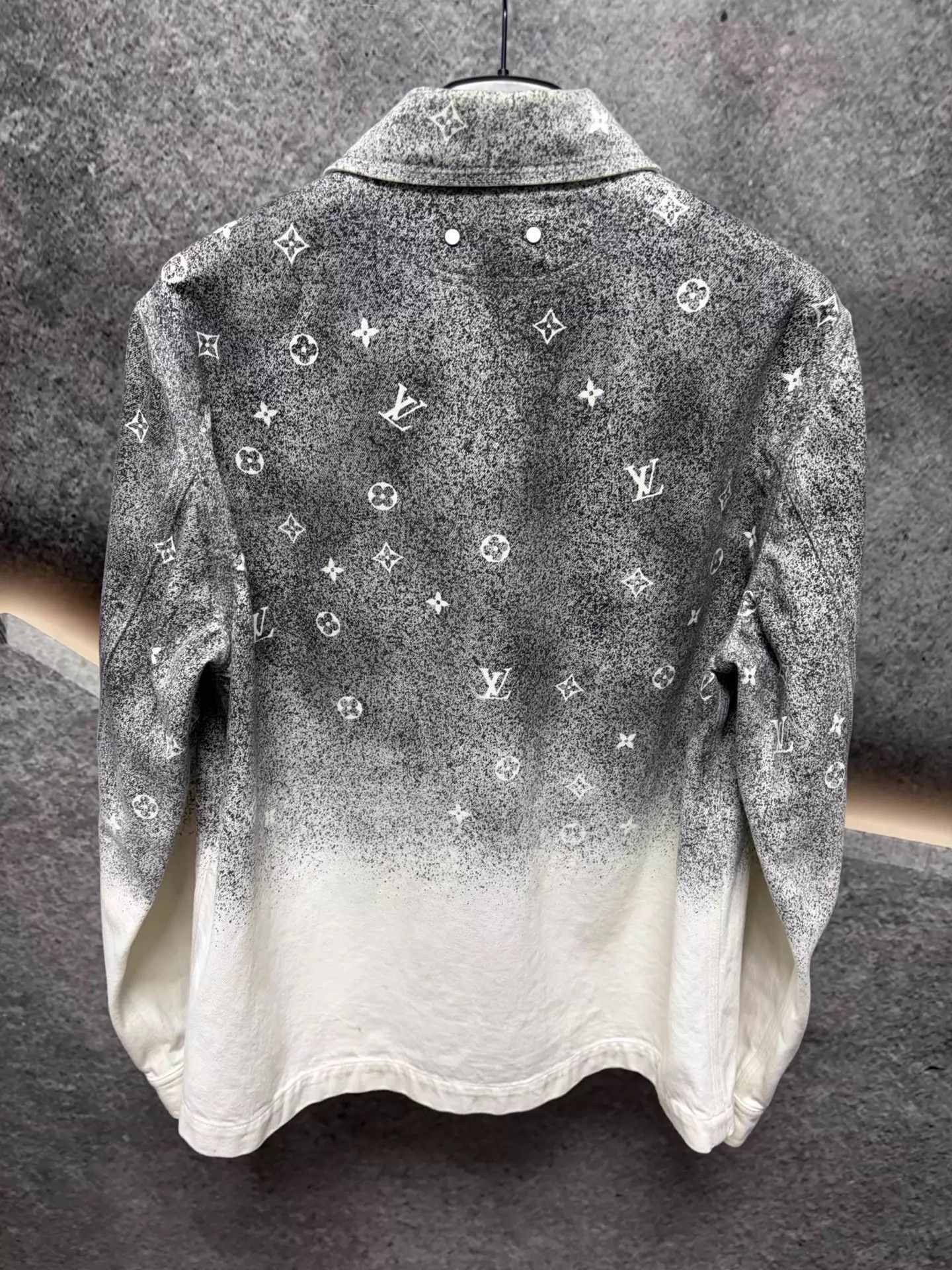 Louis Vuitton Multi Gradient Print Long Sleeve Button-Up Shirt Size US M / EU 48-50 / 2 - 2 Thumbnail
