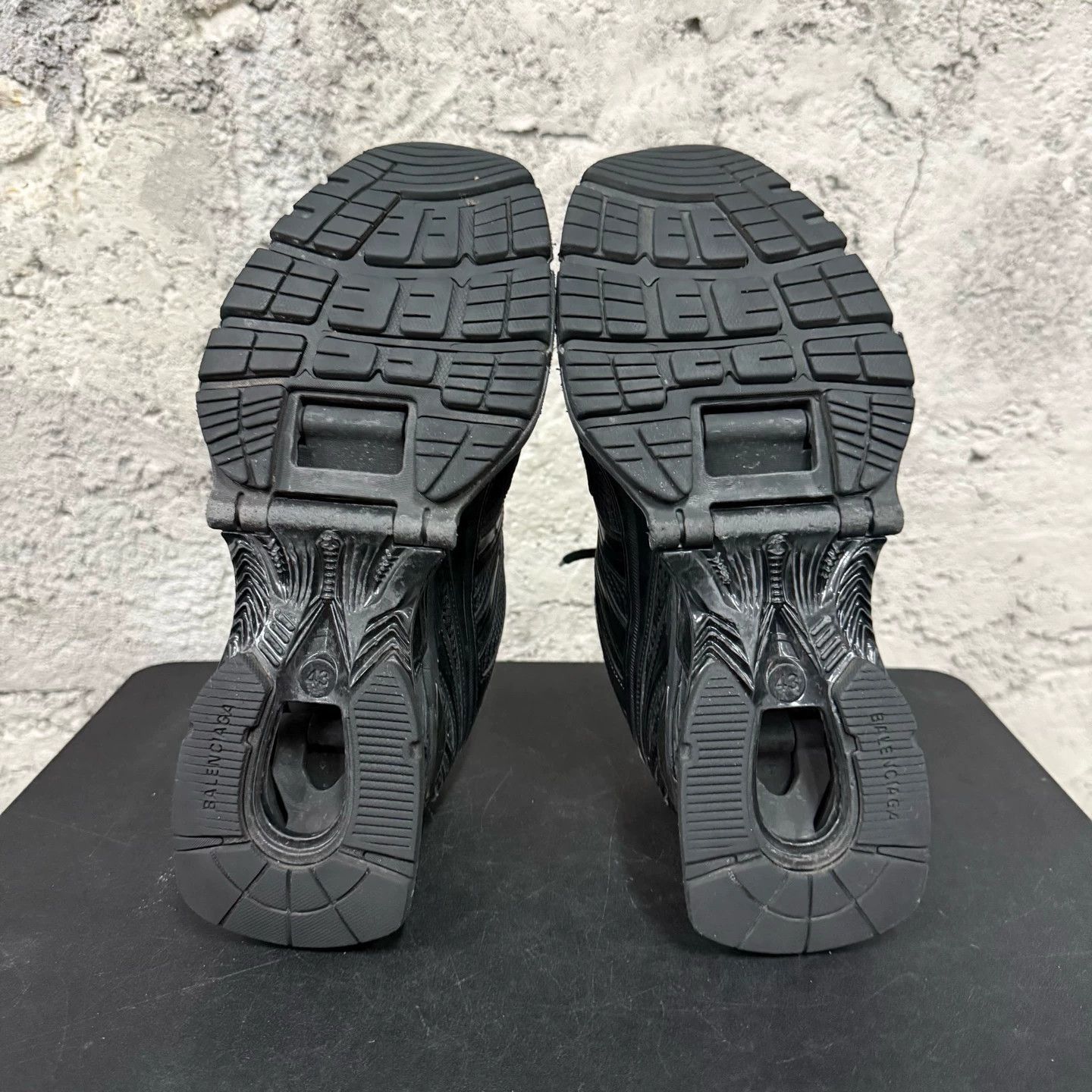 Balenciaga Black Low-Top Sneakers with Structured Supportive Sole Size US 10 / EU 43 - 7 Thumbnail