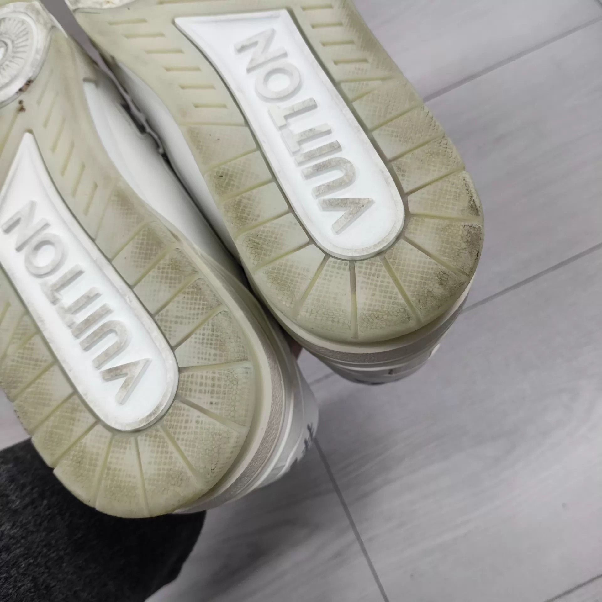 Louis Vuitton White Low-Top Sneakers Size 8 Size US 8 / EU 41 - 4 Thumbnail