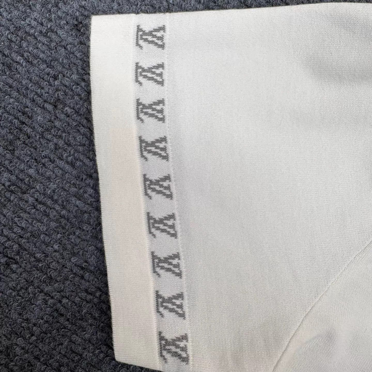 Louis Vuitton White Short-Sleeve Embroidered T-Shirt Size US S / EU 44-46 / 1 - 5 Thumbnail