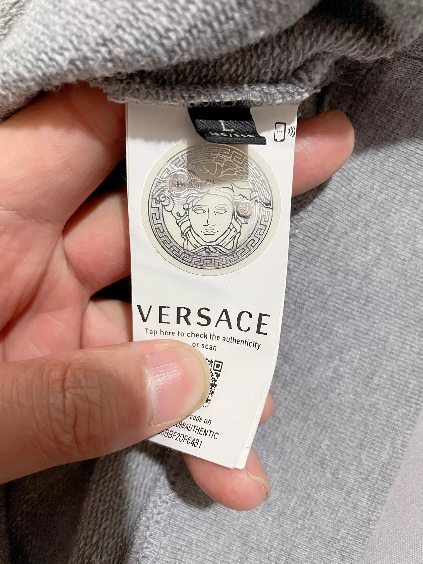 Versace Gray Crewneck Sweatshirt with Embroidered Design Size US L / EU 52-54 / 3 - 7 Thumbnail