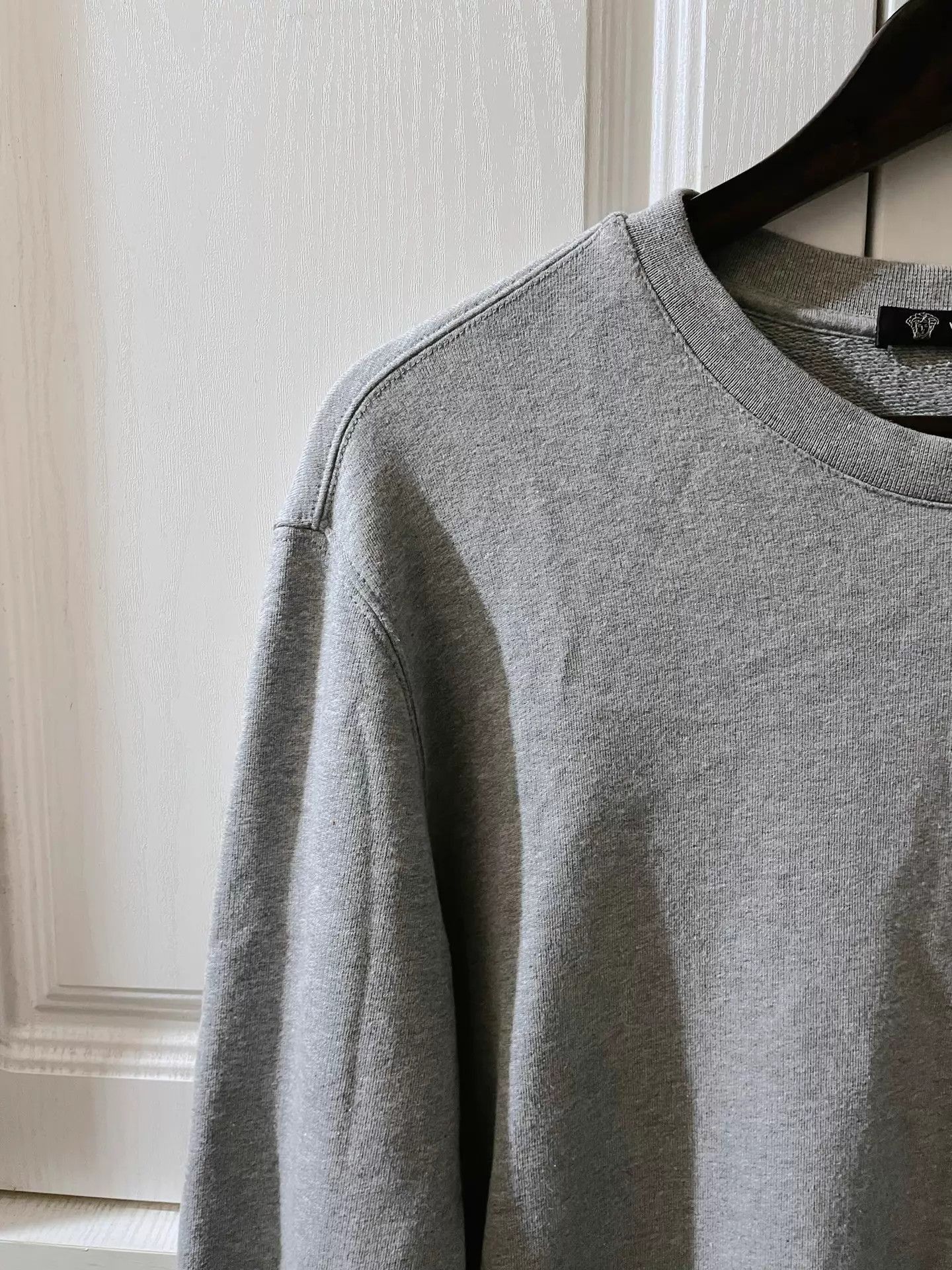 Versace Gray Crewneck Sweatshirt with Embroidered Design Size US L / EU 52-54 / 3 - 4 Thumbnail