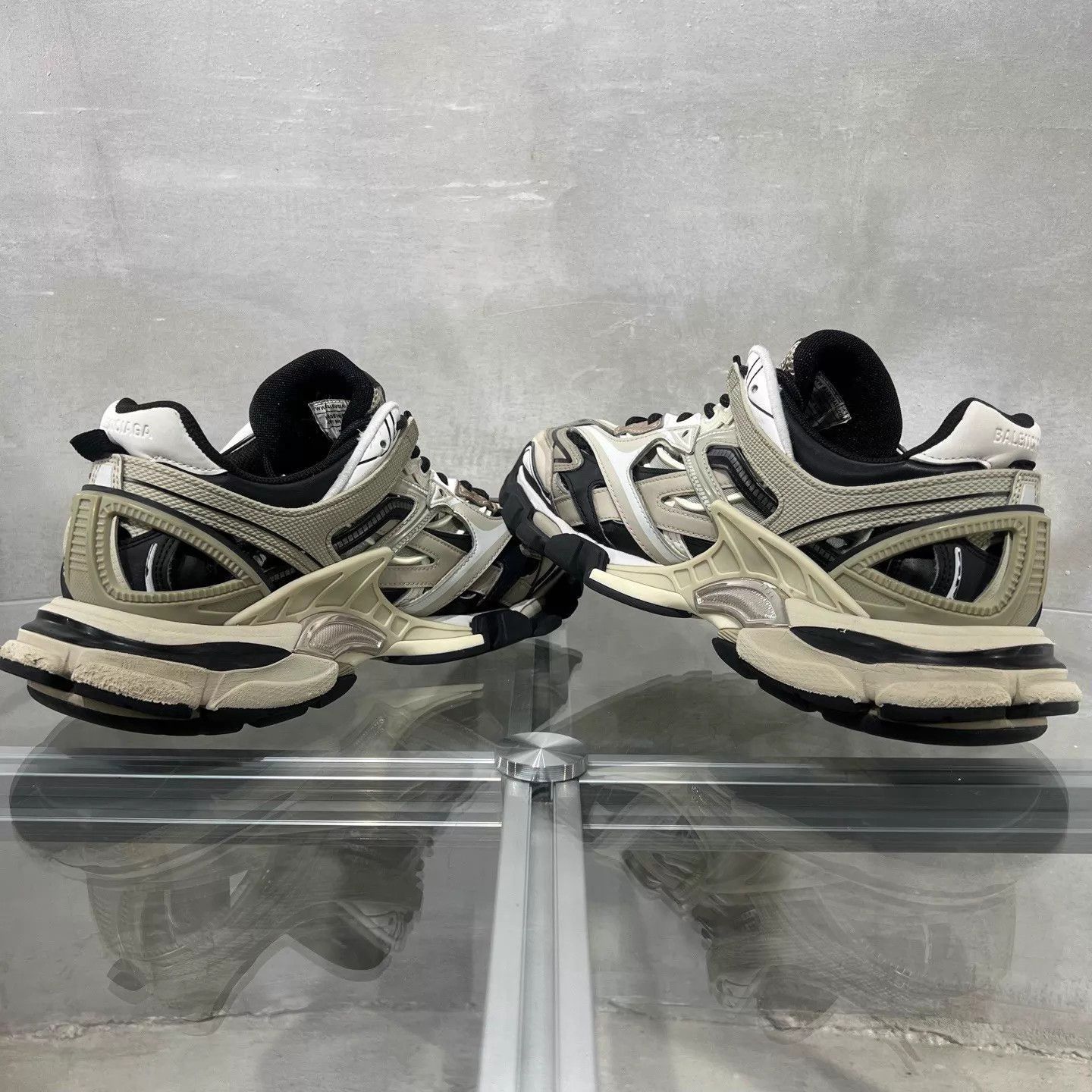 Balenciaga Beige Chunky Track Sneakers Size 10 Size US 10 / EU 43 - 3 Thumbnail