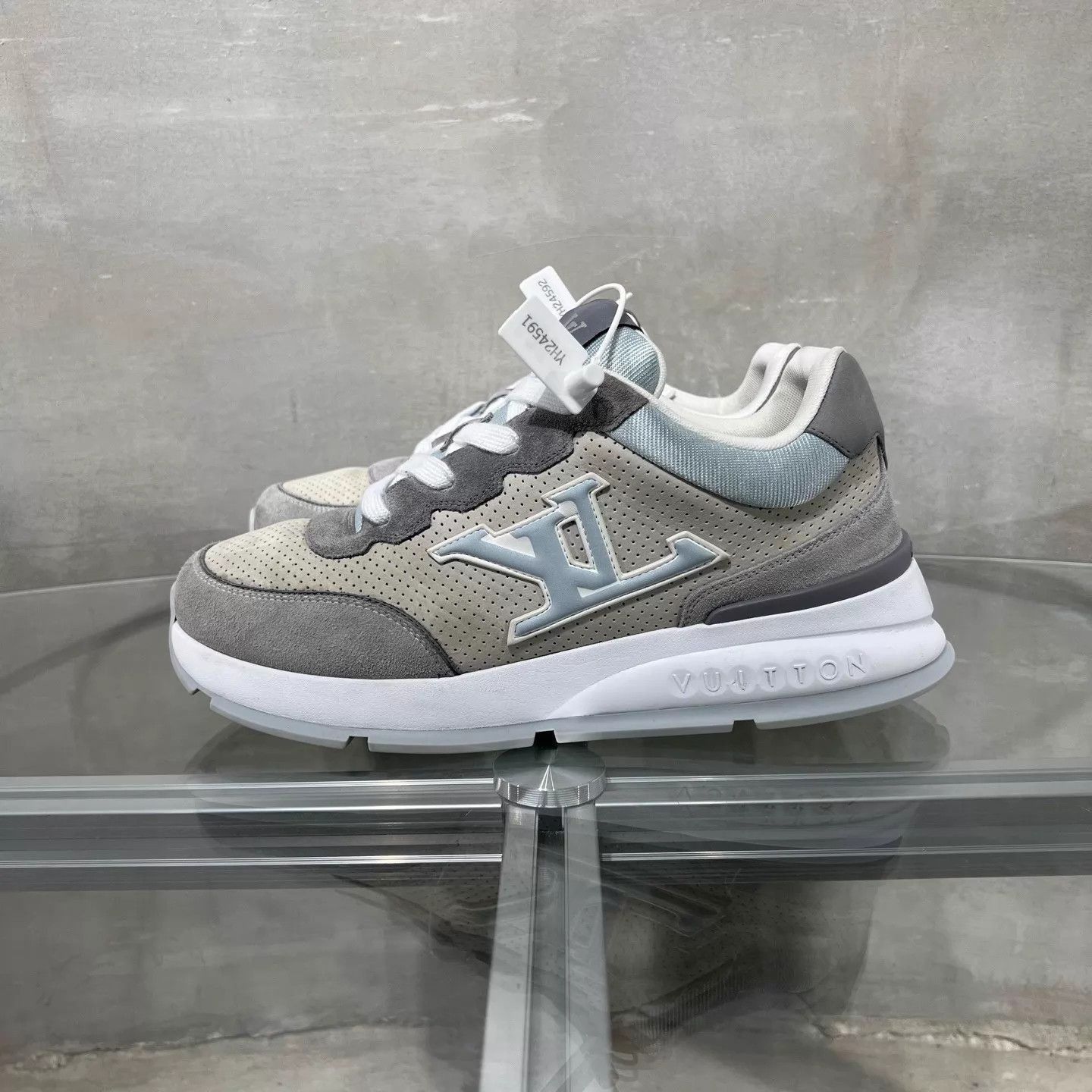 Louis Vuitton Gray Low-Top Sneakers Size 8 Size US 8 / EU 41 - 3 Thumbnail