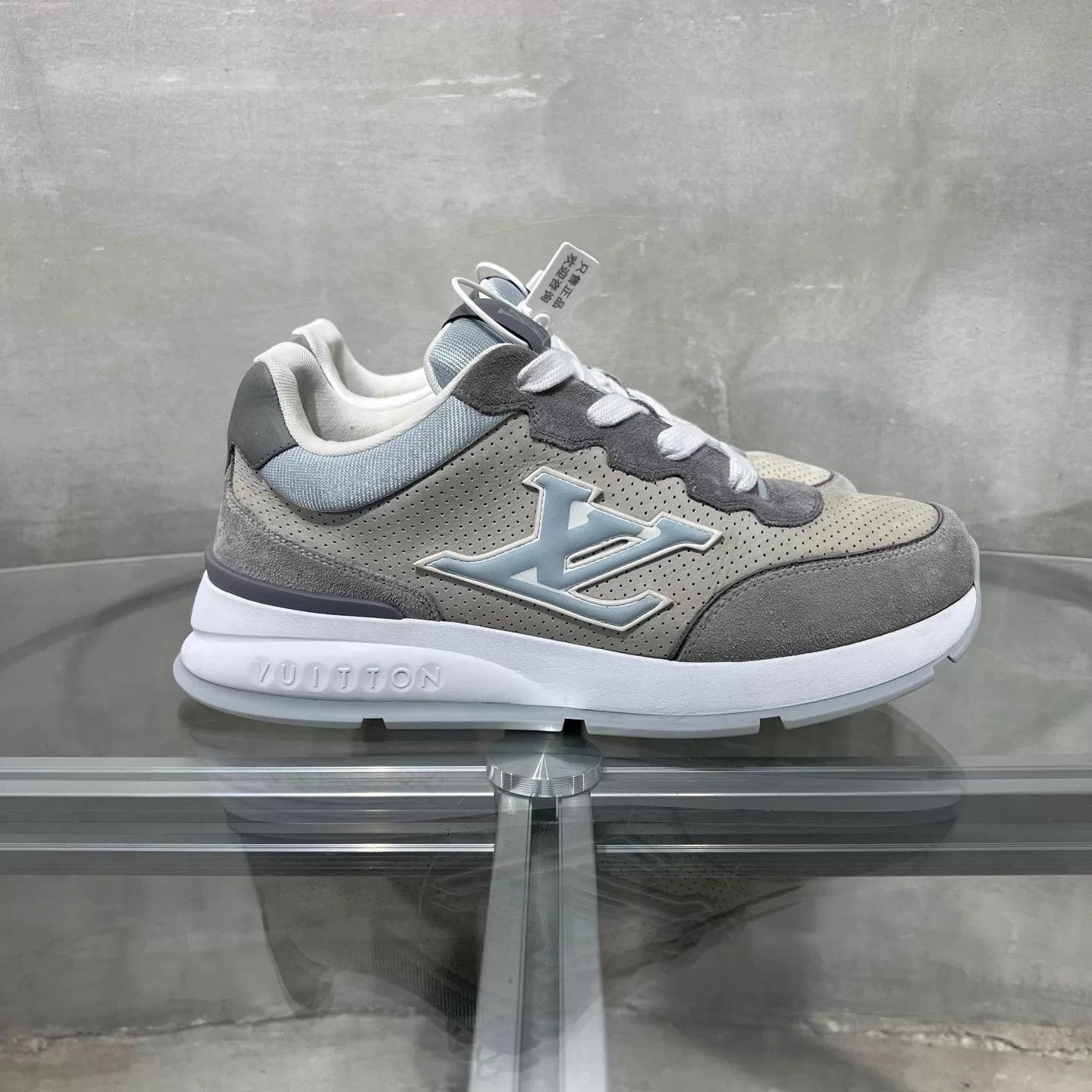 Louis Vuitton Gray Low-Top Sneakers Size 8 Size US 8 / EU 41 - 4 Thumbnail