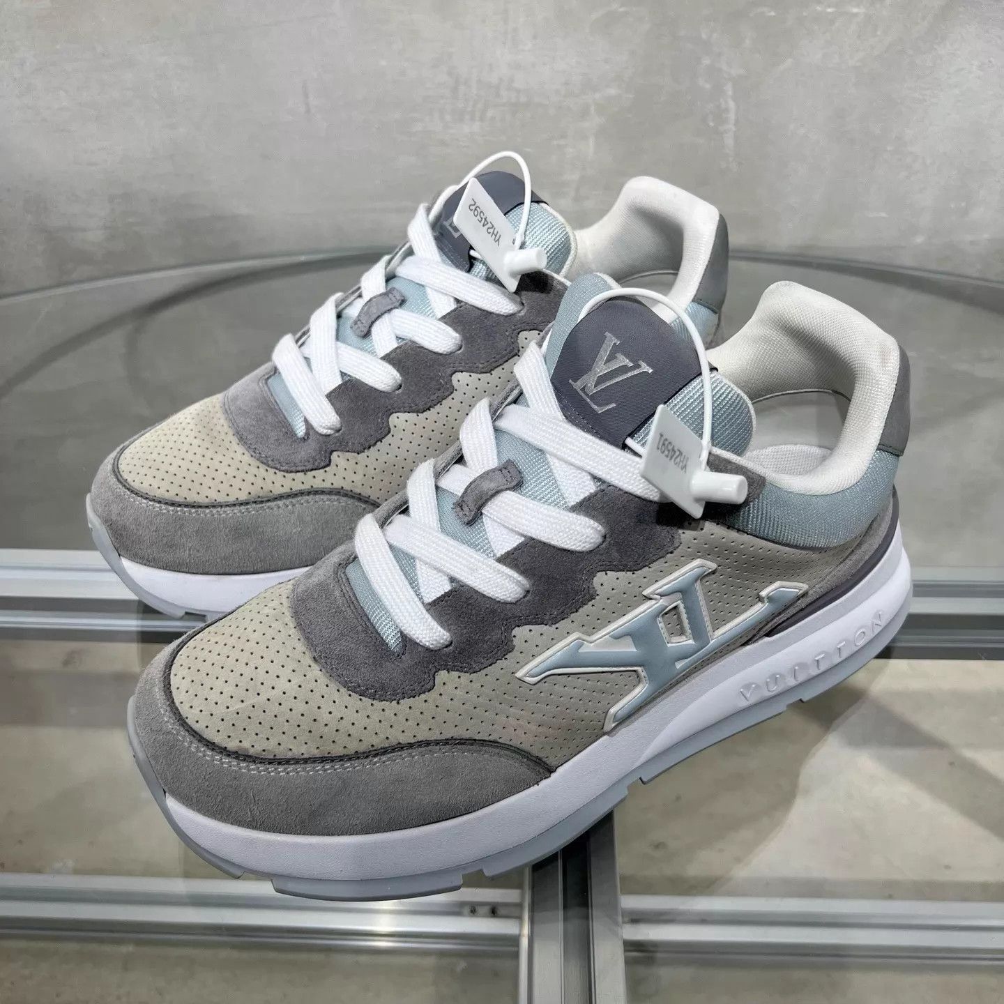 Louis Vuitton Gray Low-Top Sneakers Size 8 Size US 8 / EU 41 - 2 Thumbnail