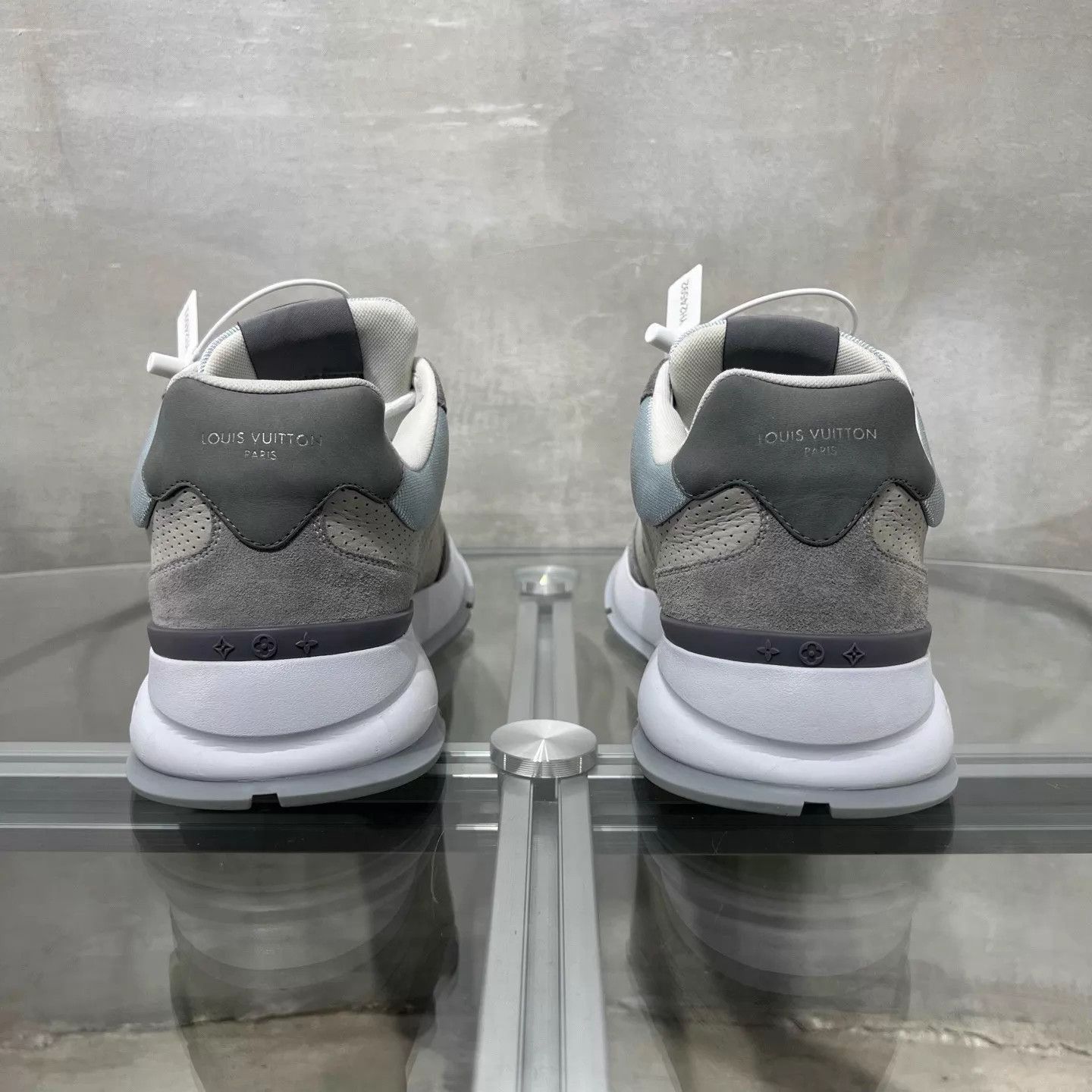 Louis Vuitton Gray Low-Top Sneakers Size 8 Size US 8 / EU 41 - 6 Thumbnail