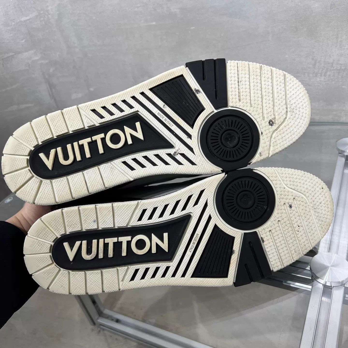 Louis Vuitton Black Low-Top Sneakers Size 10.5 Size US 10.5 / EU 43-44 - 7 Thumbnail