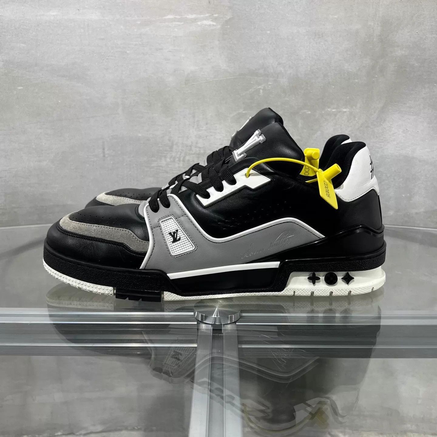 Louis Vuitton Black Low-Top Sneakers Size 10.5 Size US 10.5 / EU 43-44 - 3 Thumbnail