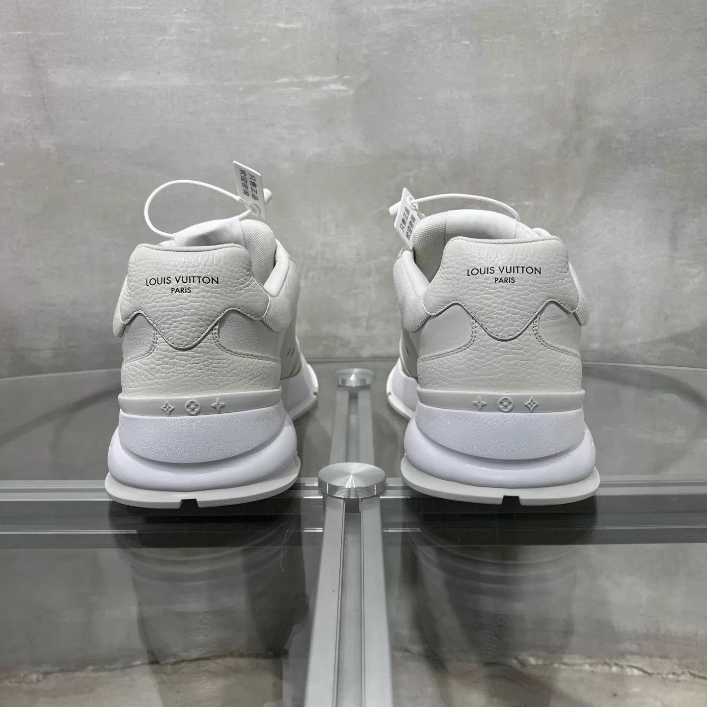 Louis Vuitton White Low-Top Sneakers Size 8 Size US 8 / EU 41 - 6 Thumbnail