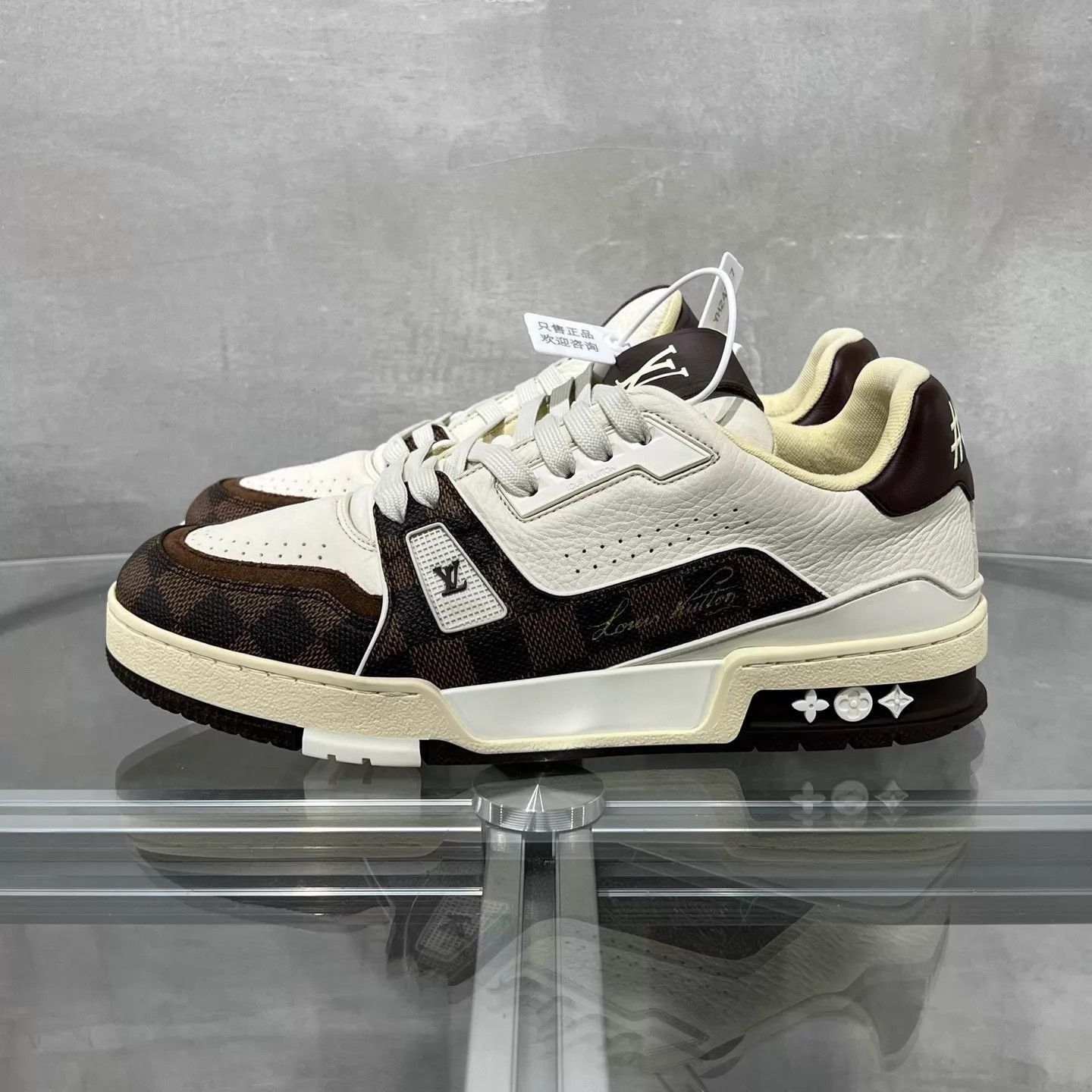 Louis Vuitton Brown Low-Top Sneakers with Checkered Design Size US 7 / EU 40 - 3 Thumbnail